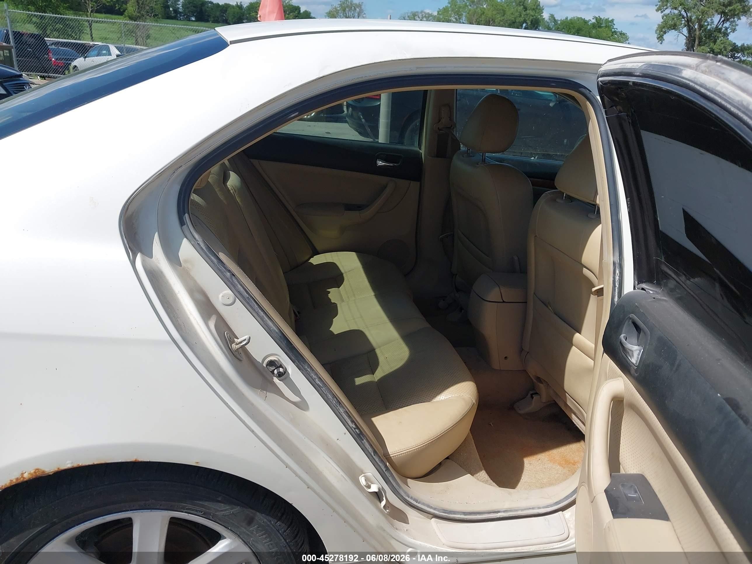 2004 Acura Tsx   White vin: JH4CL96834C043708