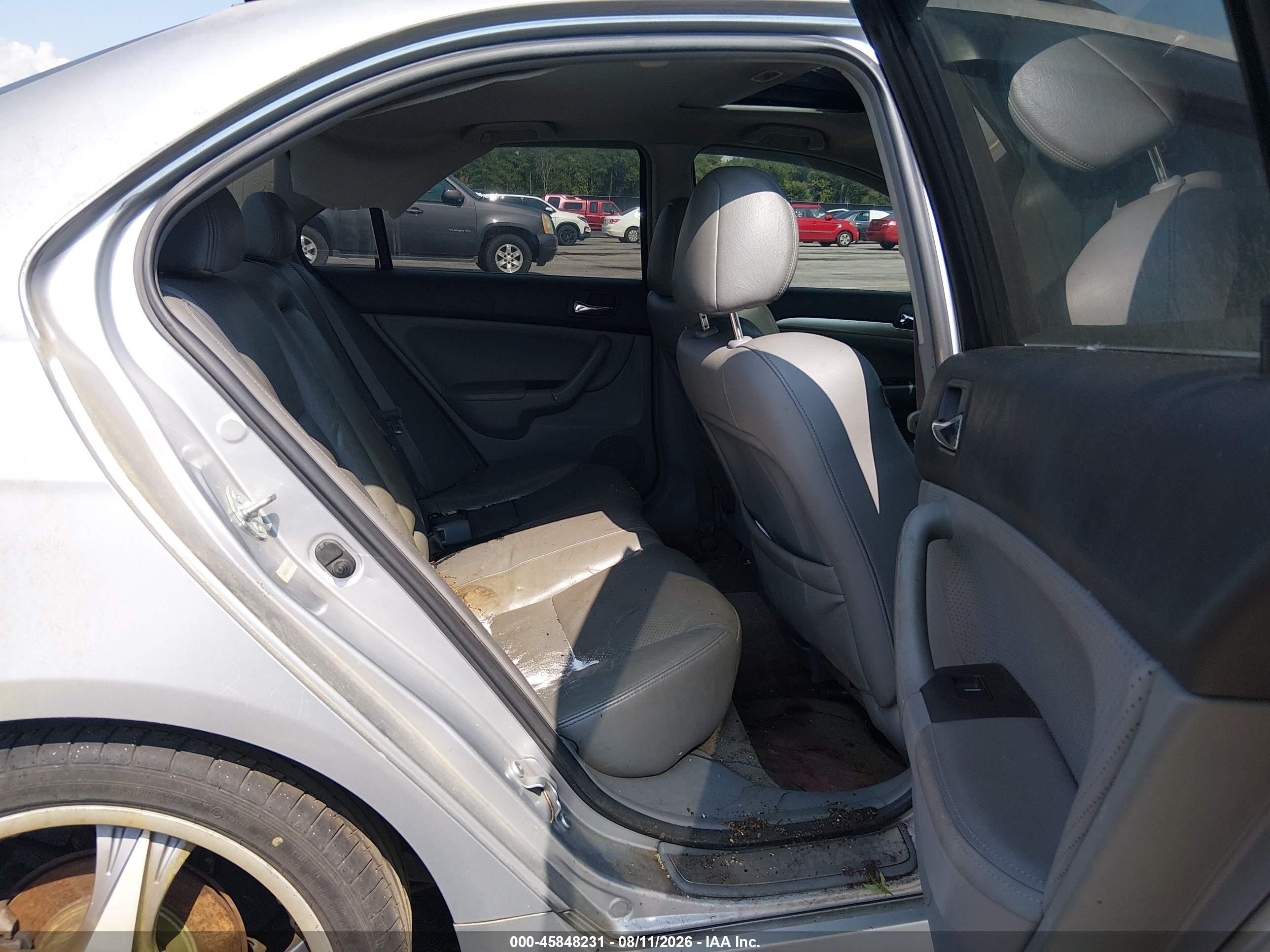 2004 Acura Tsx   Silver vin: JH4CL96854C013402