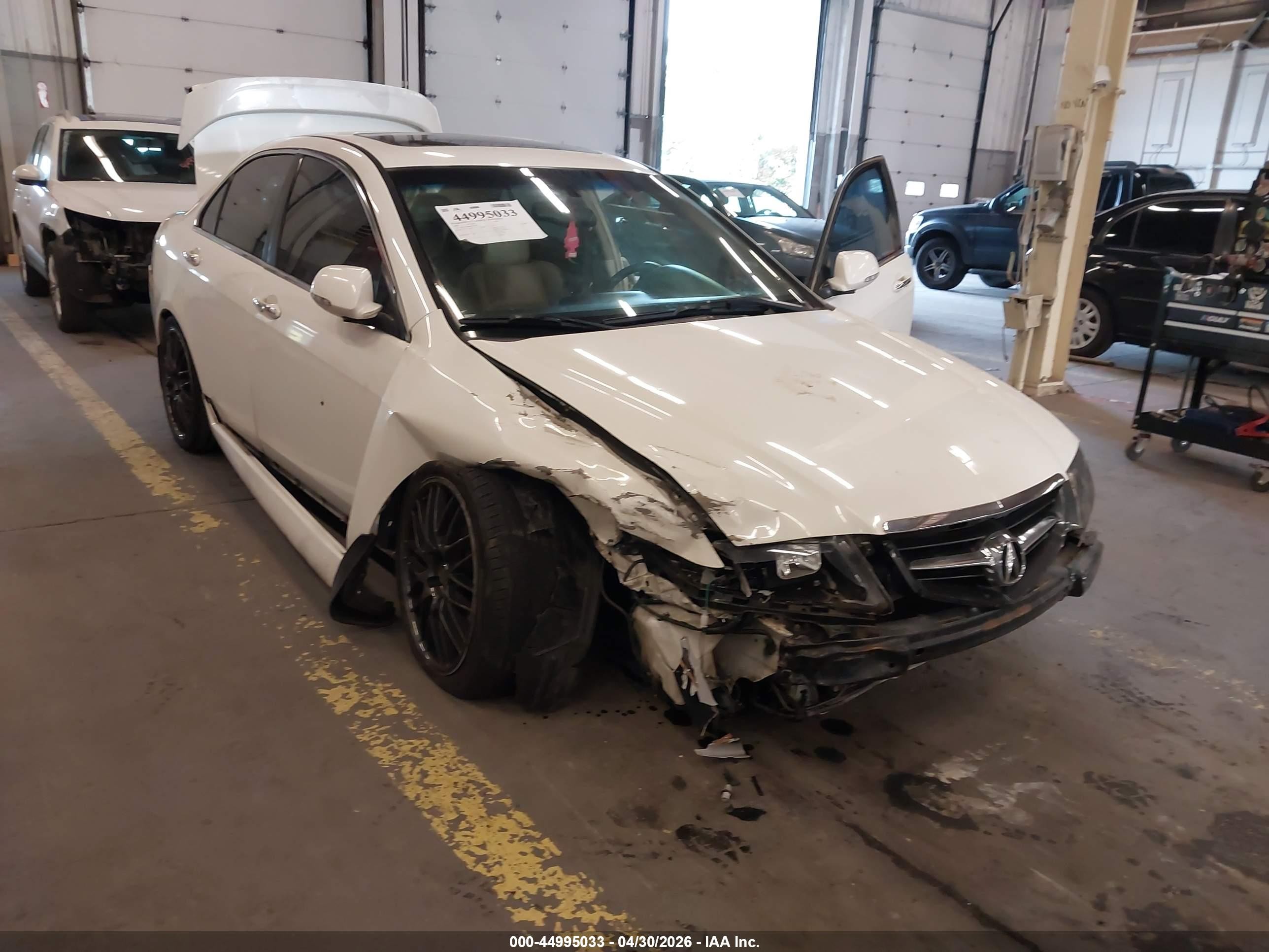 2004 Acura Tsx   White vin: JH4CL96884C035846