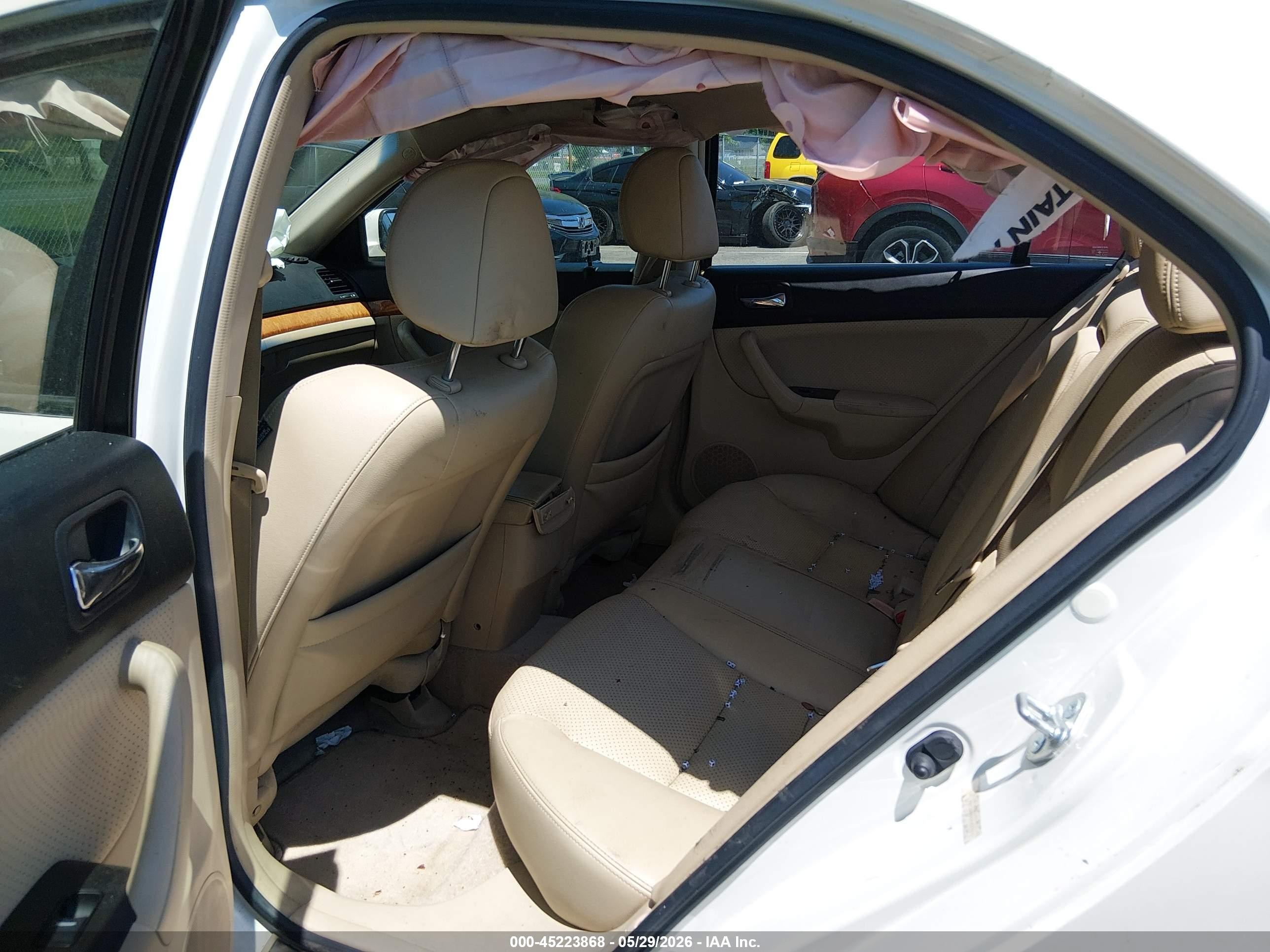 2005 Acura Tsx   White vin: JH4CL96885C027215