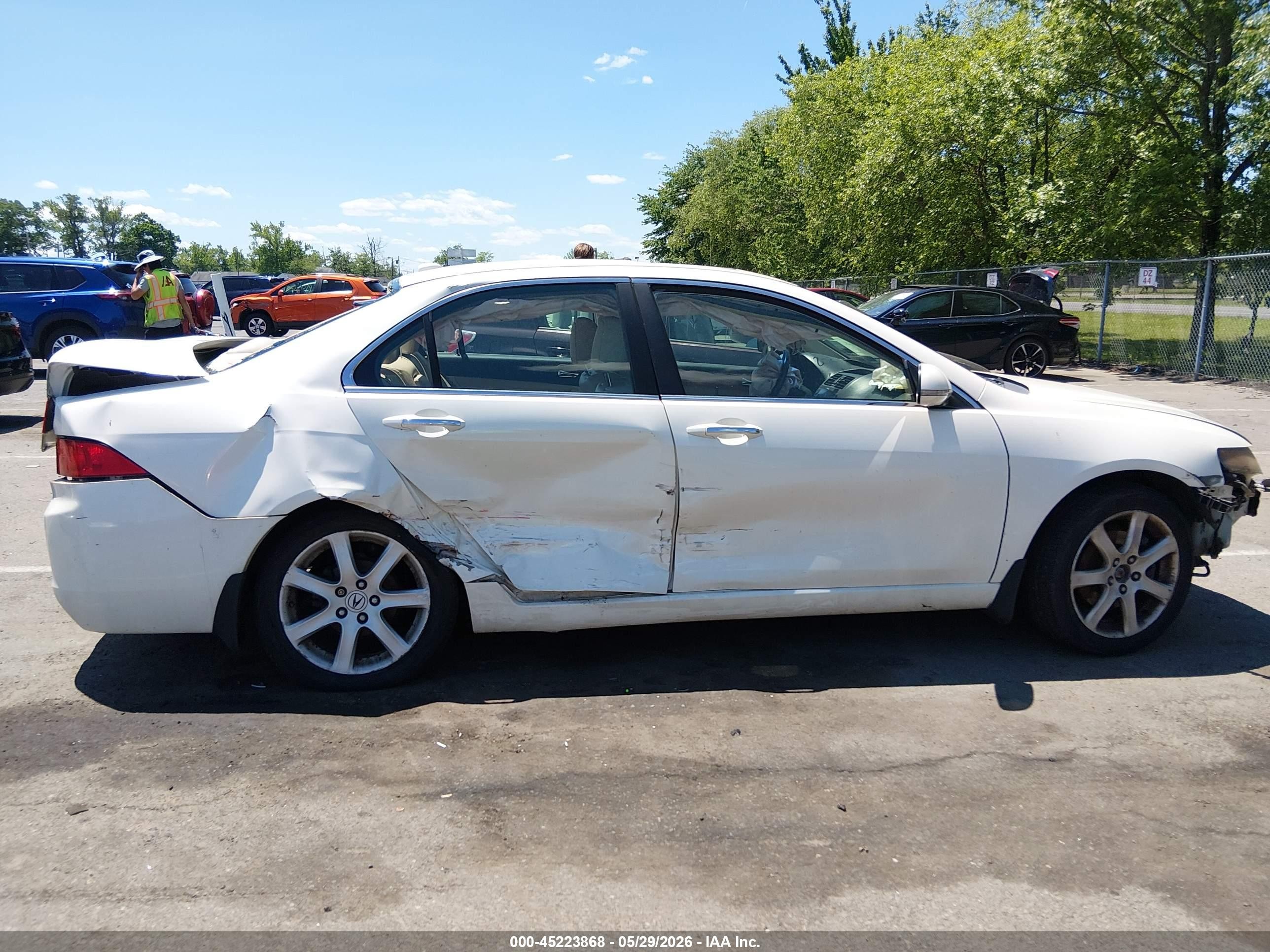 2005 Acura Tsx   White vin: JH4CL96885C027215
