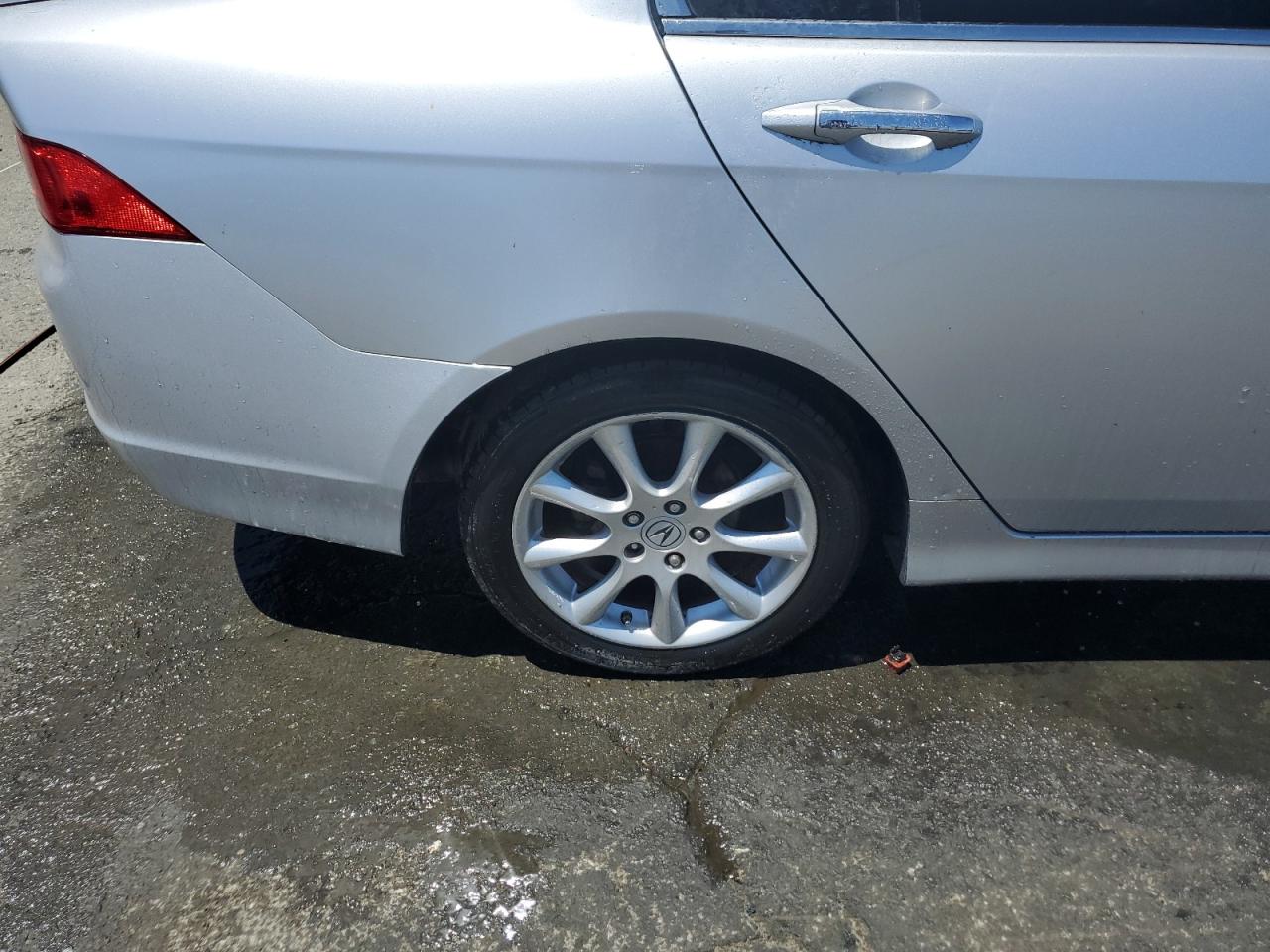 2006 Acura Tsx Silver vin: JH4CL96896C022011 Damage: Right Rocker Panel, Dent(S) W/ Paint Dmg, 1/8 To 1/2 Inch