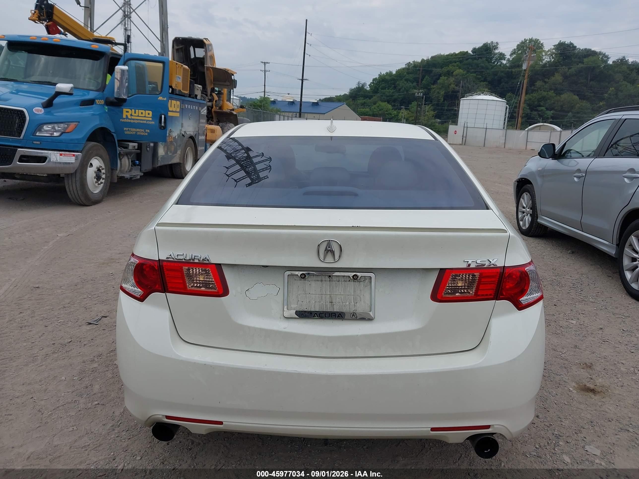 2009 Acura Tsx   White vin: JH4CU26619C006828