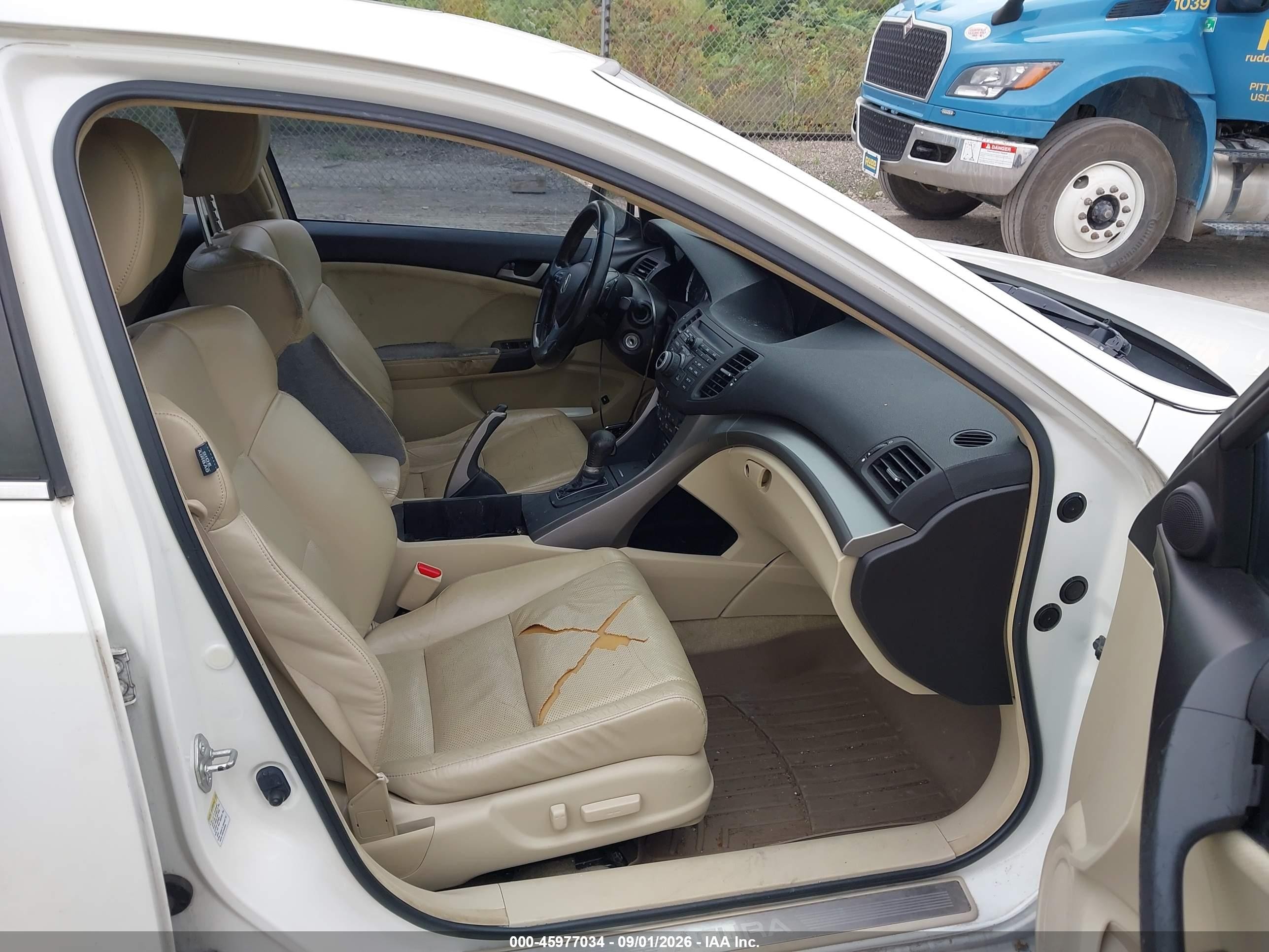 2009 Acura Tsx   White vin: JH4CU26619C006828