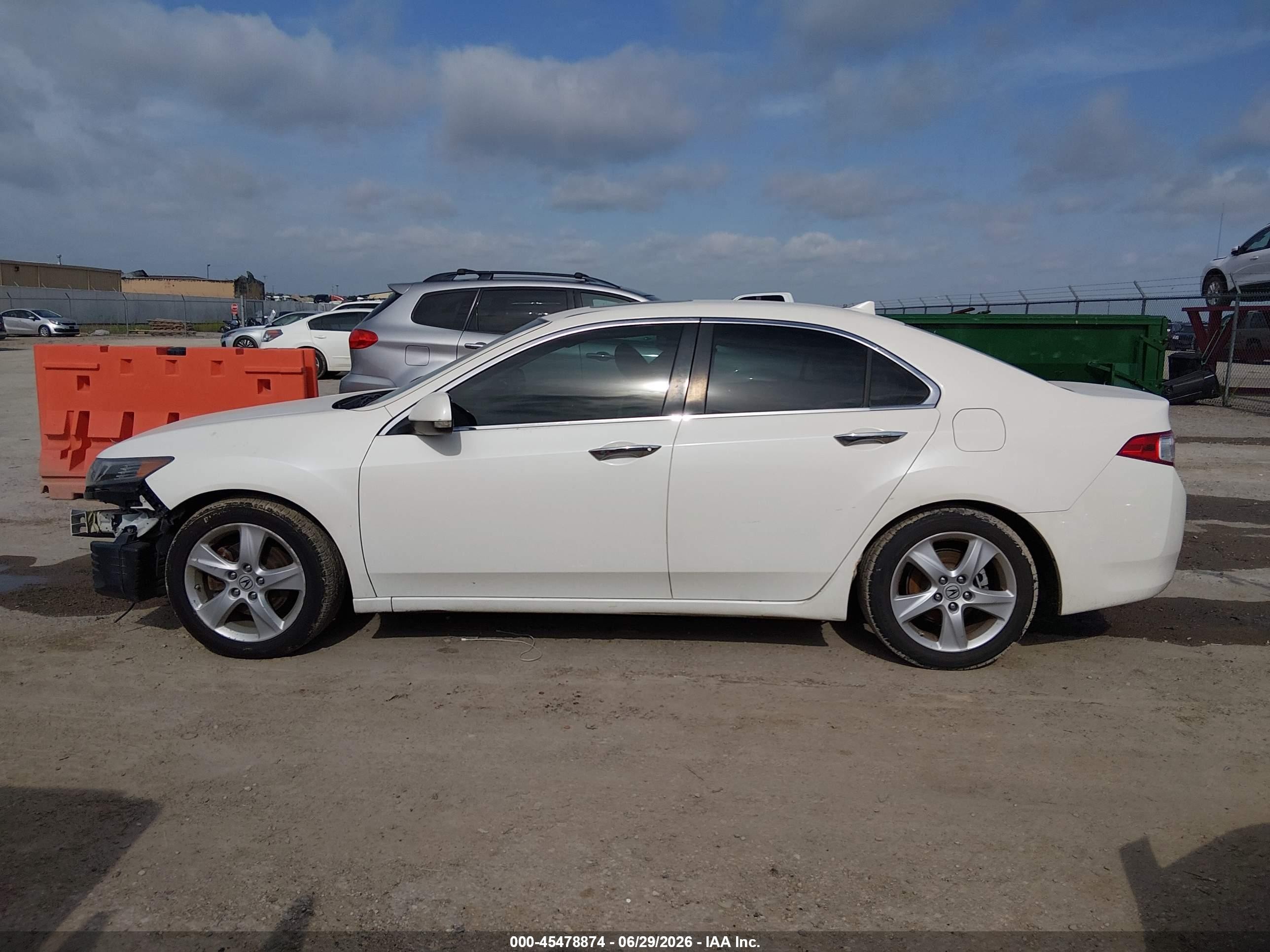 2009 Acura Tsx   White vin: JH4CU26619C017666