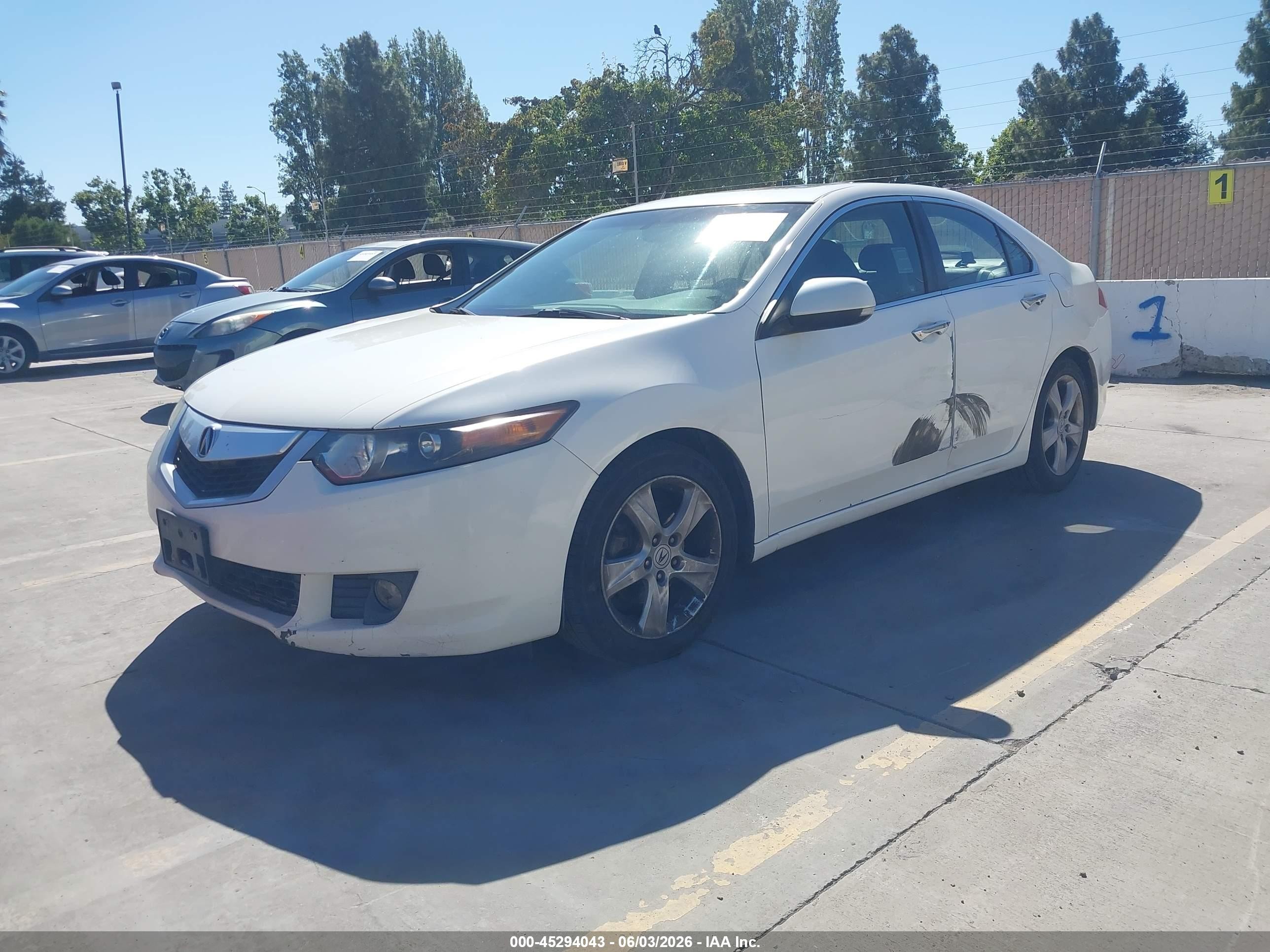 2009 Acura Tsx   White vin: JH4CU26629C031723