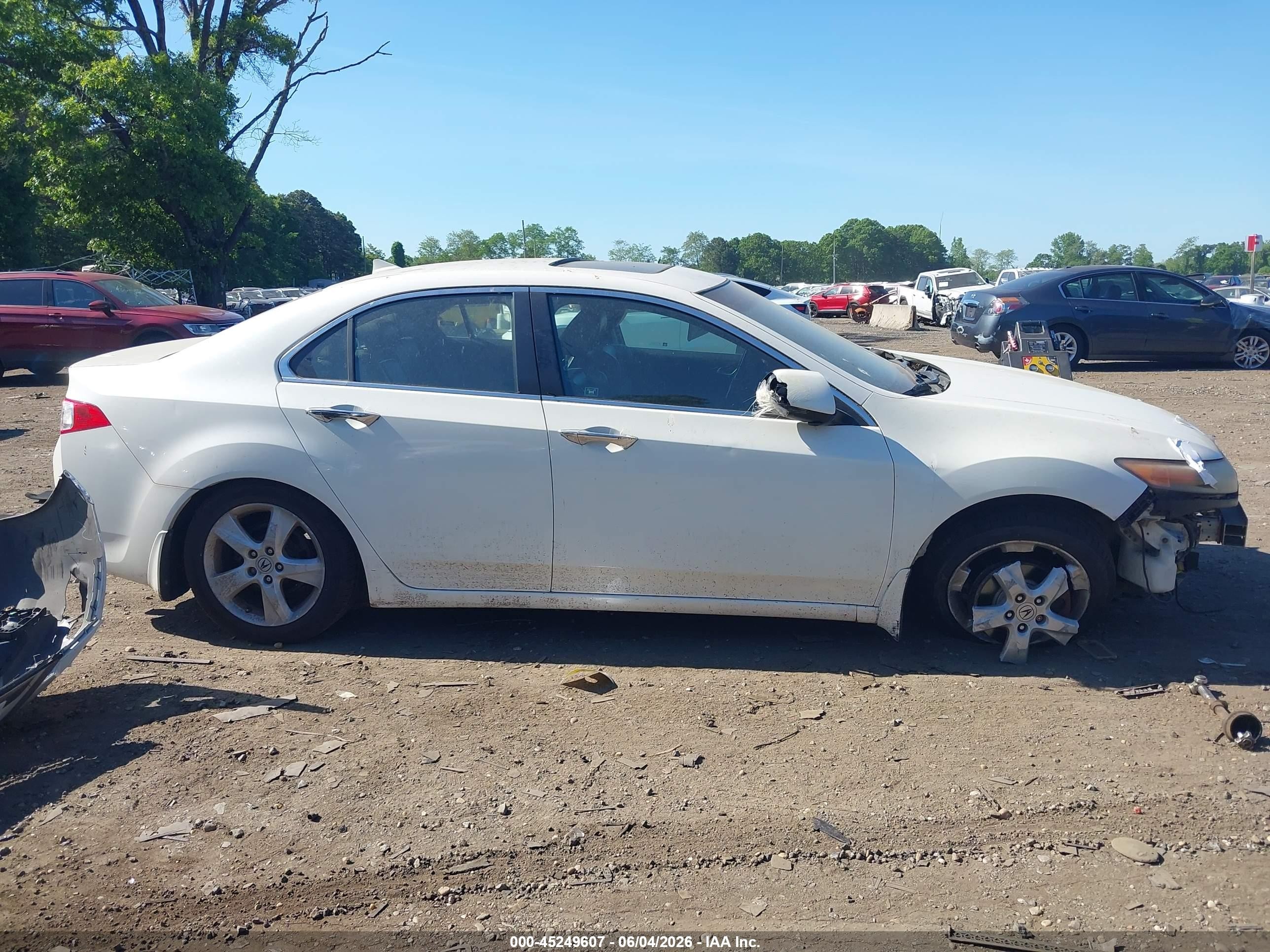2009 Acura Tsx   White vin: JH4CU26639C035165