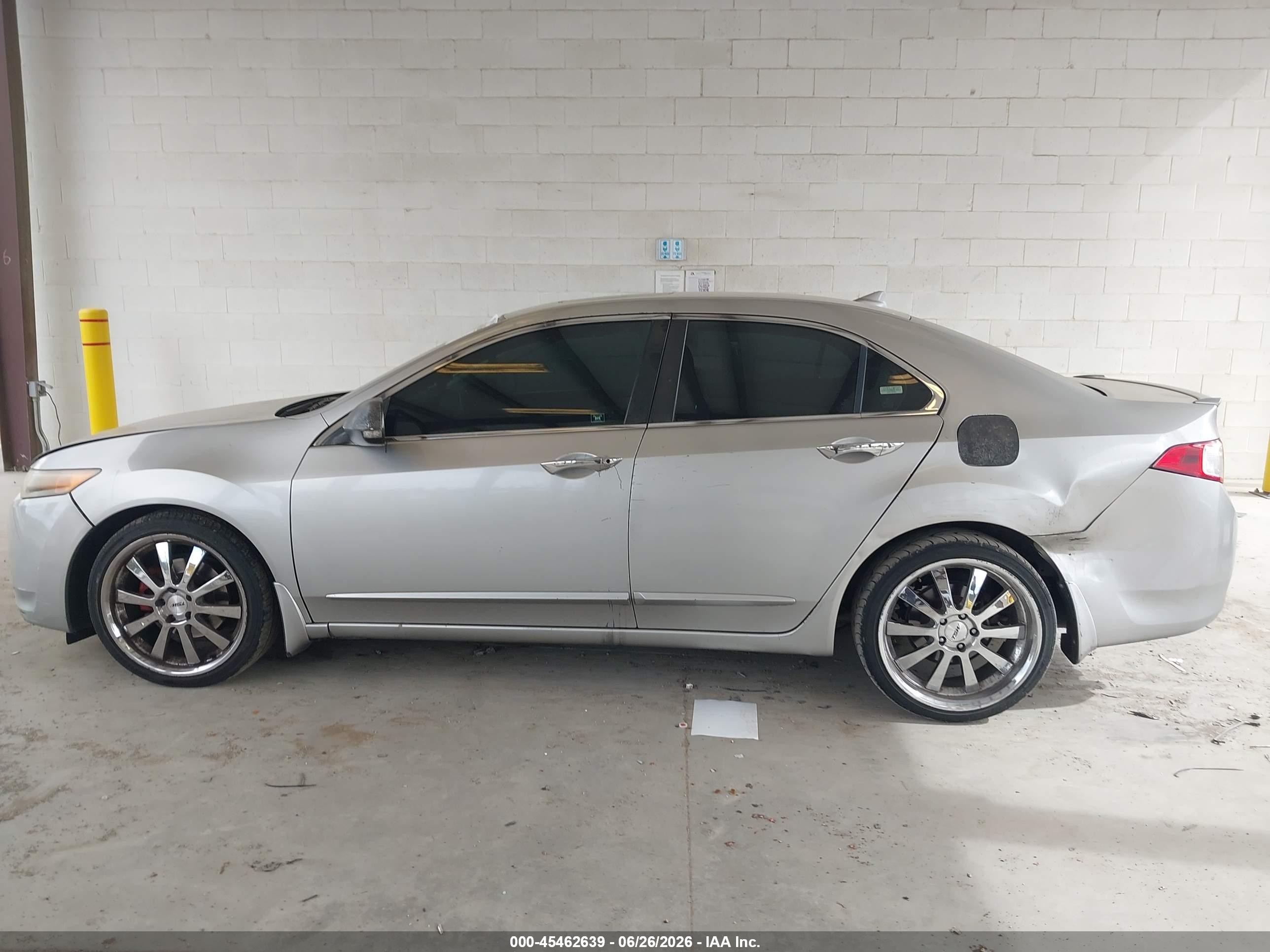 2009 Acura Tsx   White vin: JH4CU26649C006418