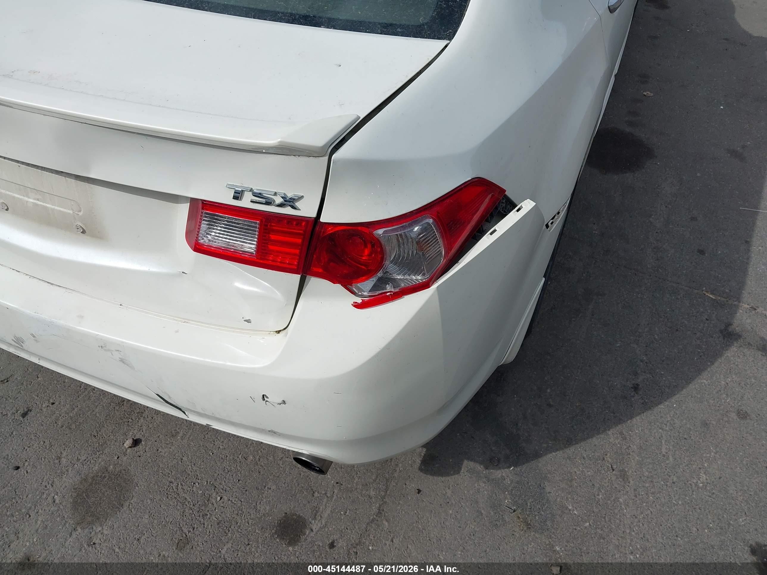 2009 Acura Tsx   White vin: JH4CU26679C001522
