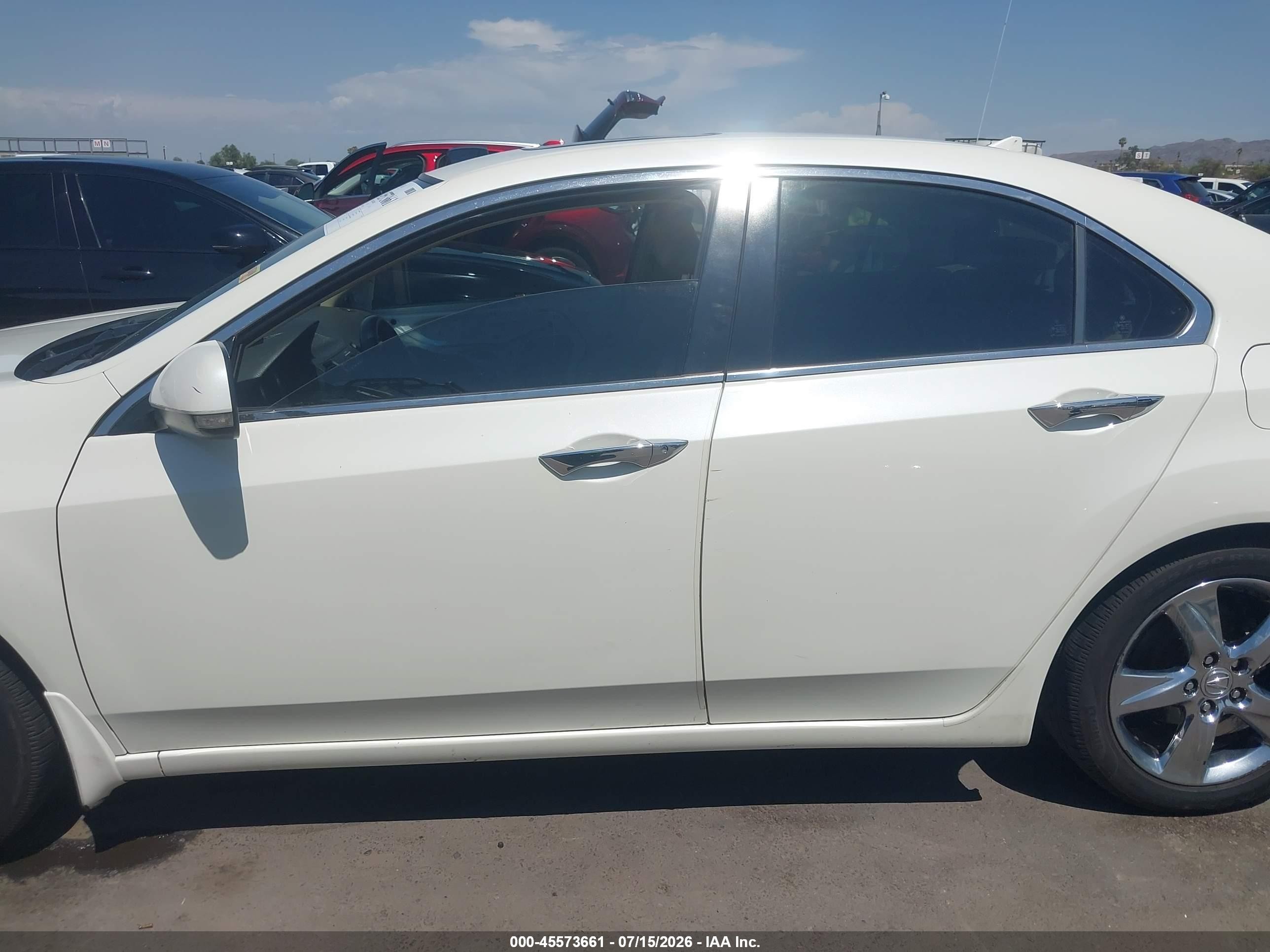 2009 Acura Tsx   White vin: JH4CU26679C028557