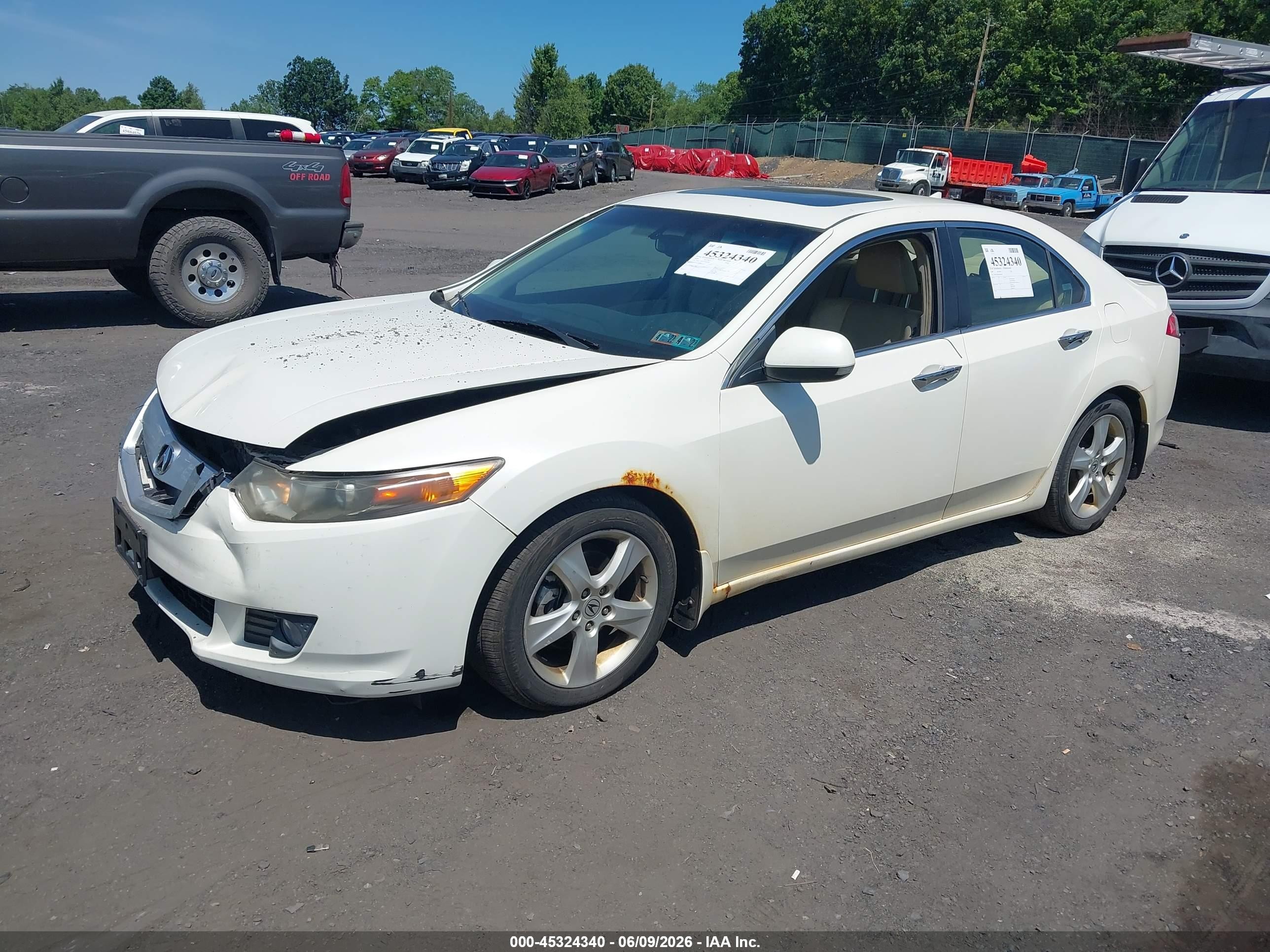 2009 Acura Tsx   White vin: JH4CU266X9C009050