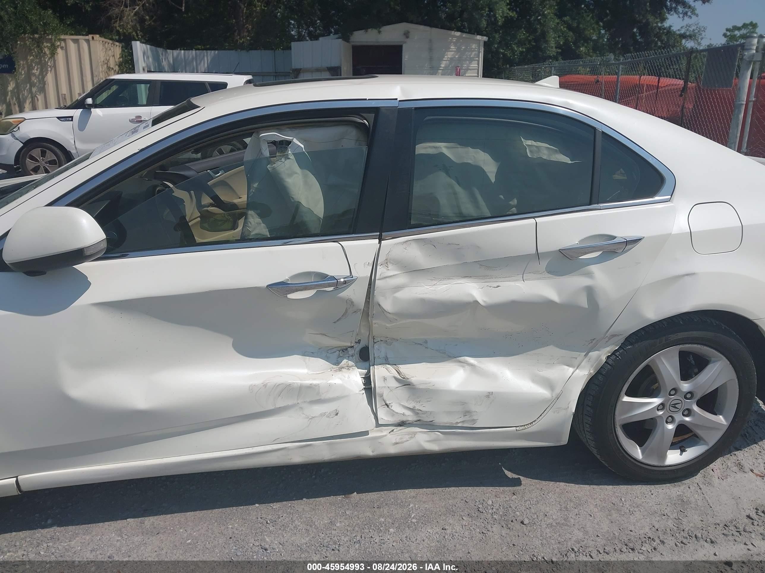 2009 Acura Tsx   White vin: JH4CU266X9C023062