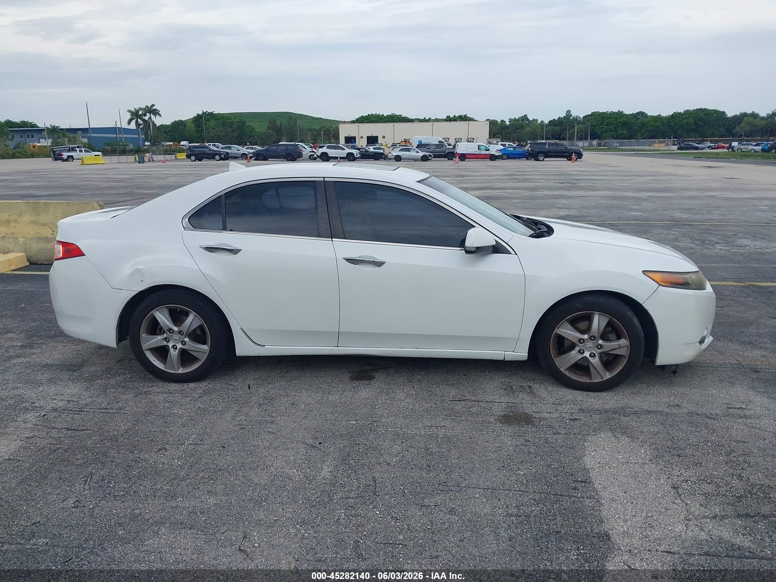 2013 Acura Tsx 2.4 White vin: JH4CU2F42DC001029