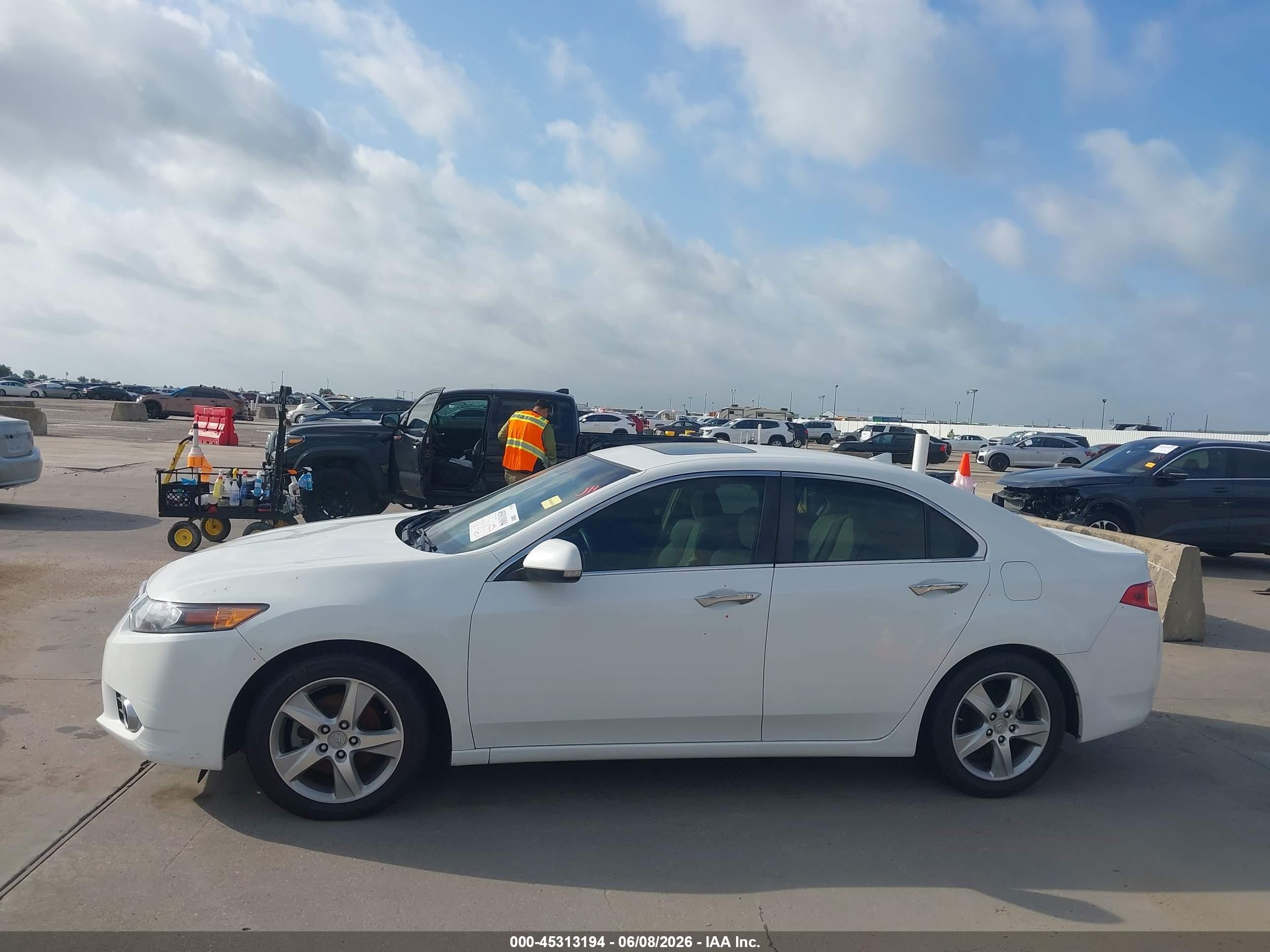 2013 Acura Tsx 2.4 White vin: JH4CU2F64DC013667