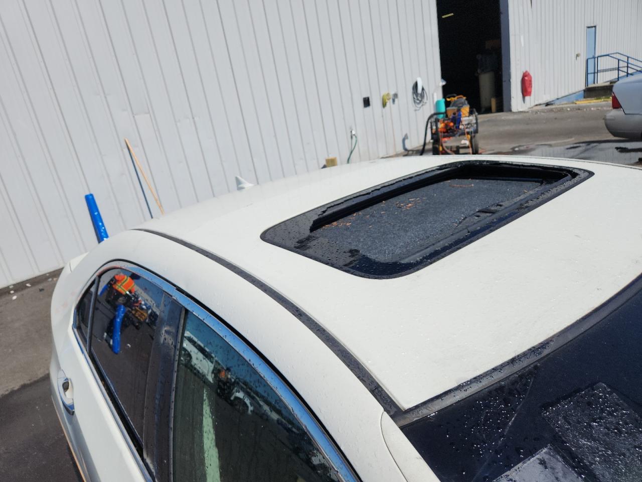 2010 Acura Tsx White vin: JH4CU2F67AC005266 Damage: Sunroof Glass, Broken, Replacement Required