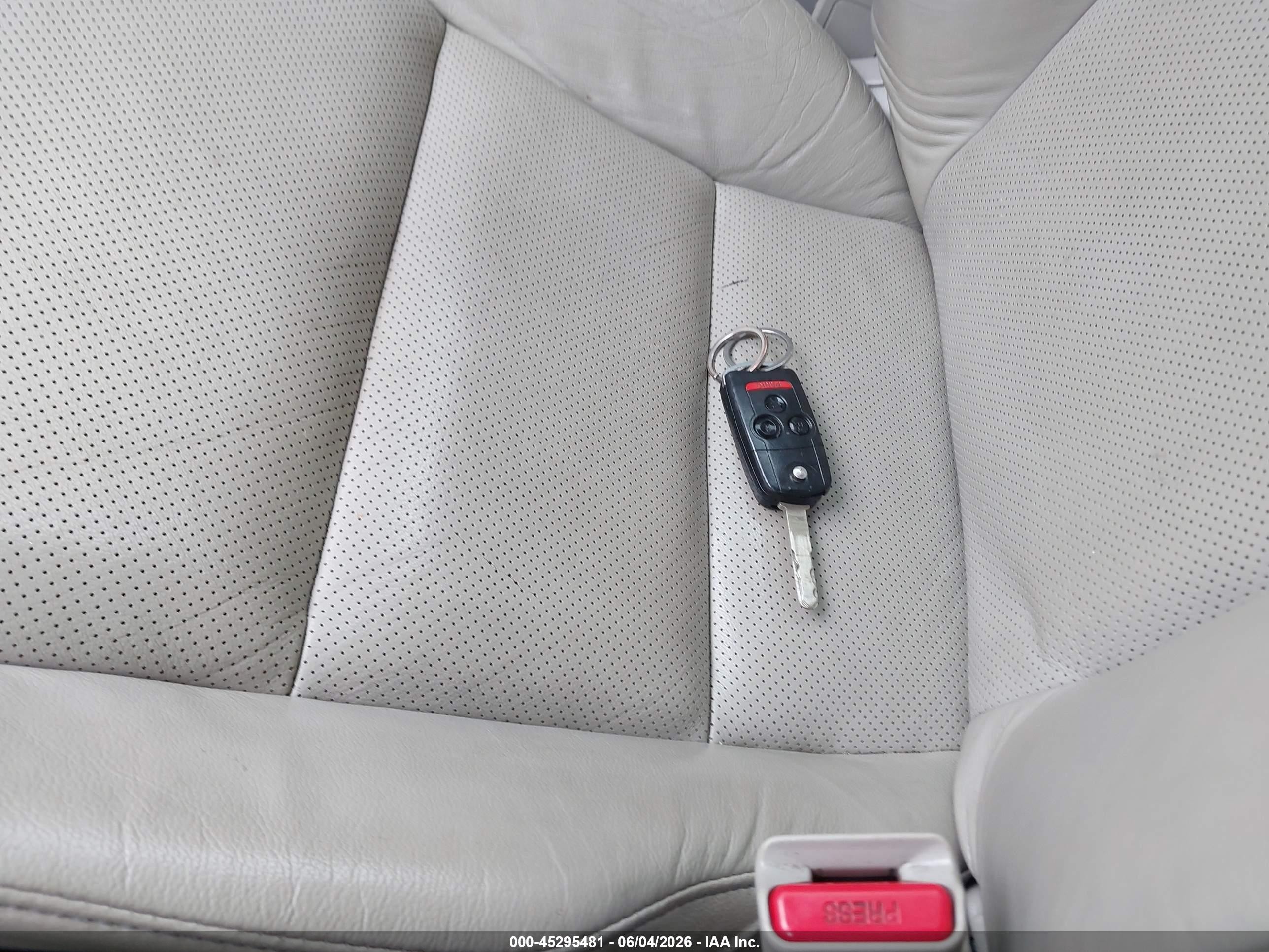 2011 Acura Tsx 2.4 White vin: JH4CU2F67BC007309