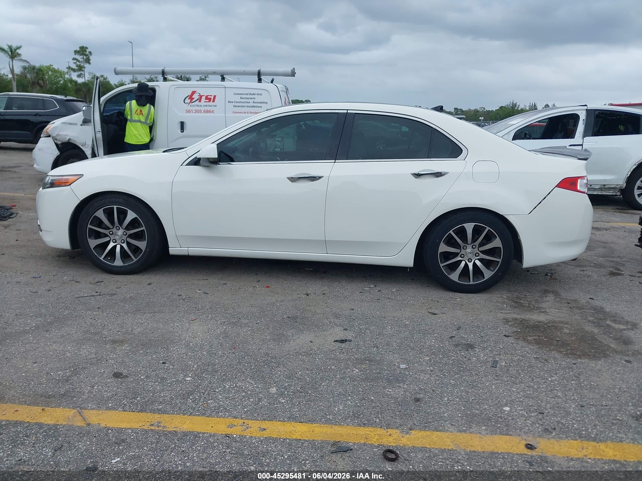 2011 Acura Tsx 2.4 White vin: JH4CU2F67BC007309