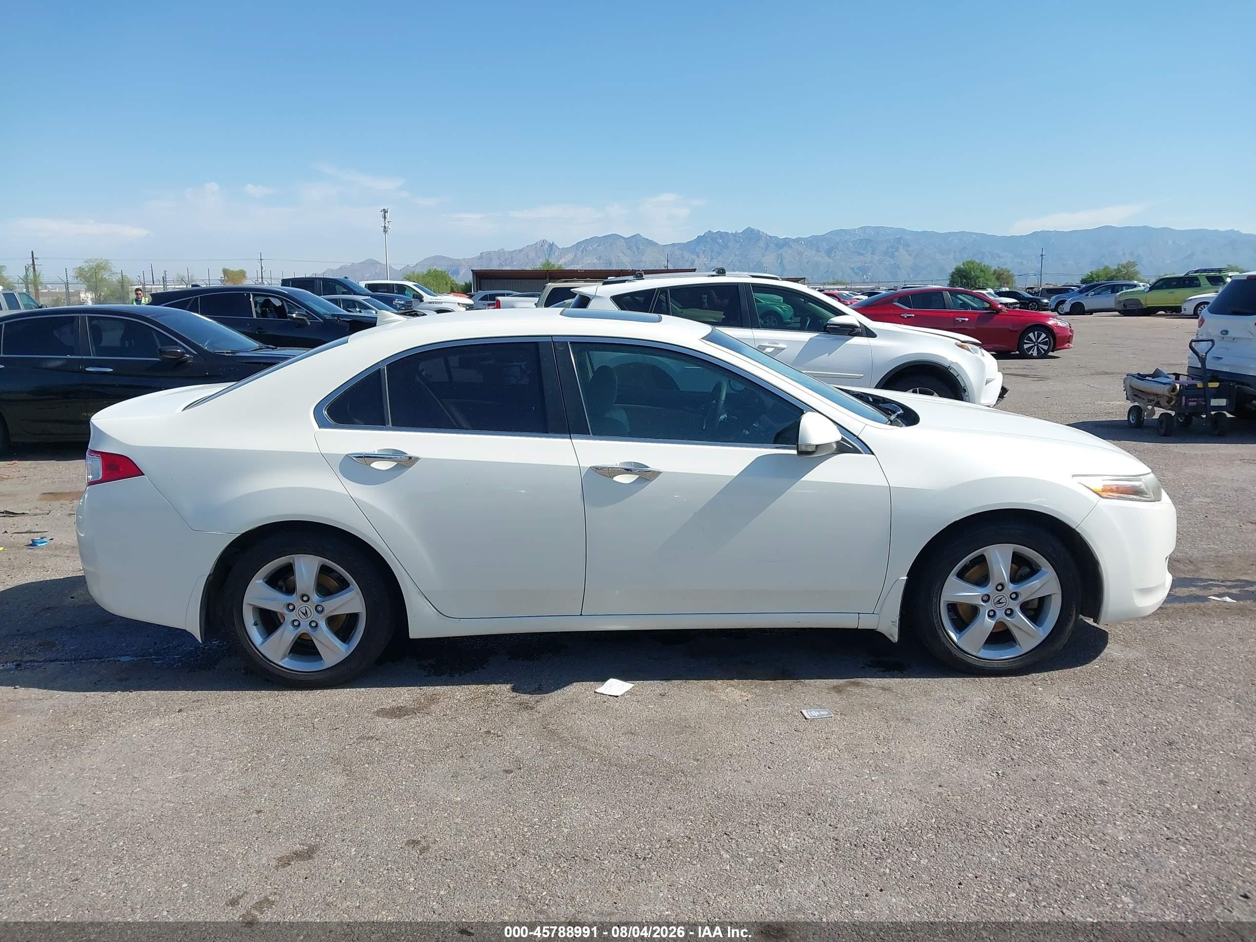 2010 Acura Tsx 2.4 Белый vin: JH4CU2F68AC041077
