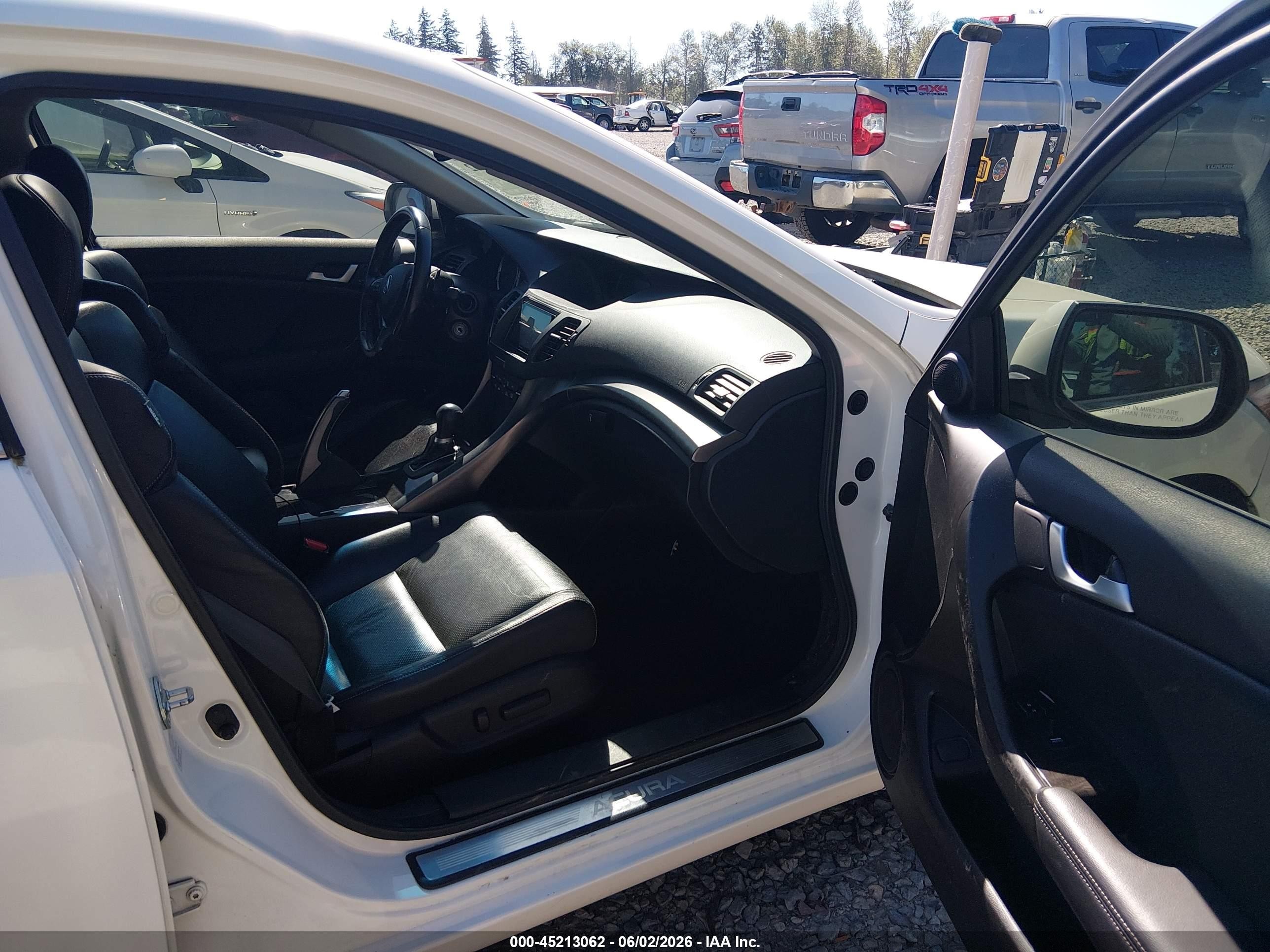 2011 Acura Tsx 2.4 White vin: JH4CU2F68BC003799
