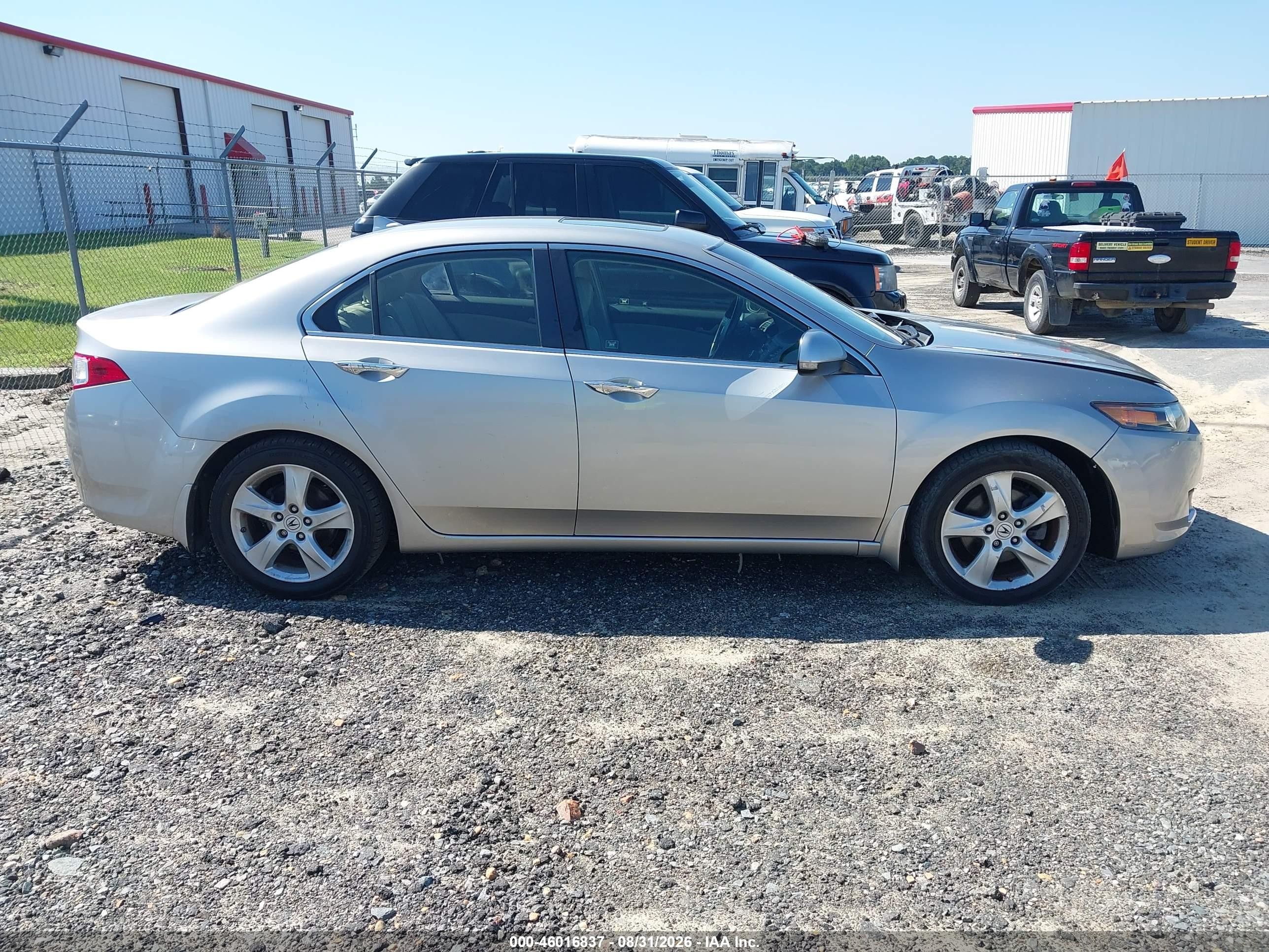 2010 Acura Tsx 2.4 Silver vin: JH4CU2F69AC005110