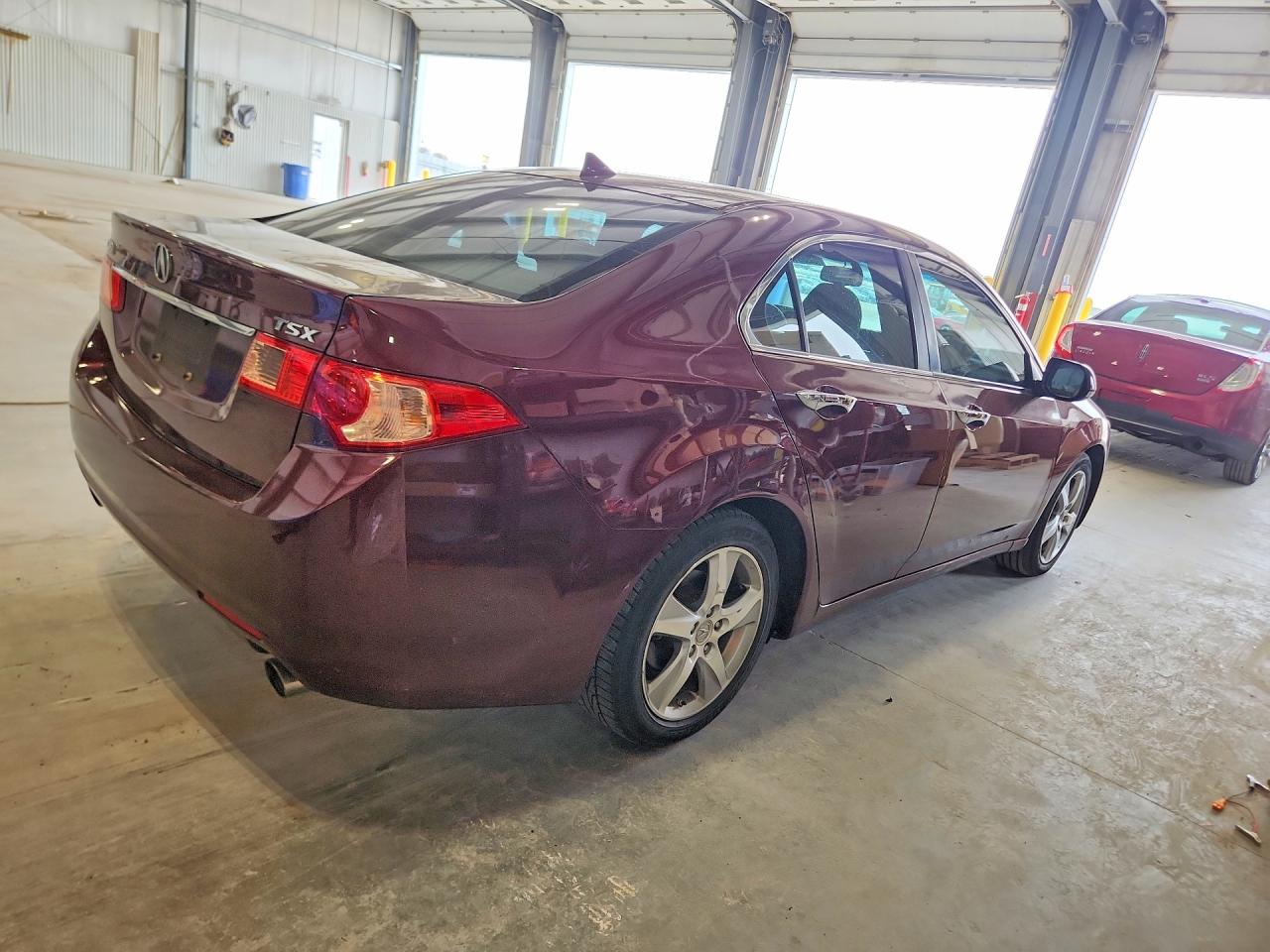 2011 Acura Tsx Burgundy vin: JH4CU2F69BC010776