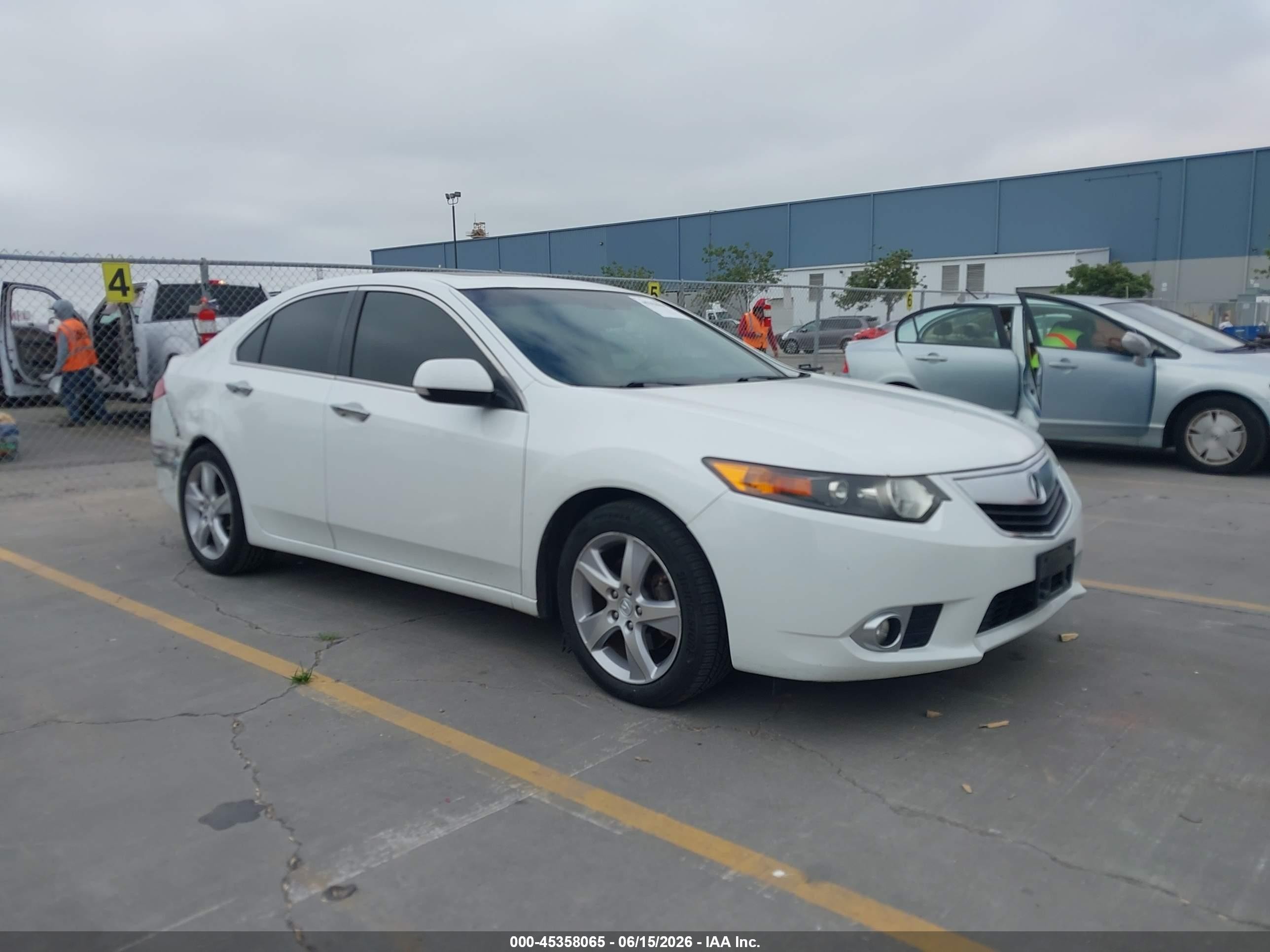 2013 Acura Tsx 2.4 White vin: JH4CU2F6XDC001345