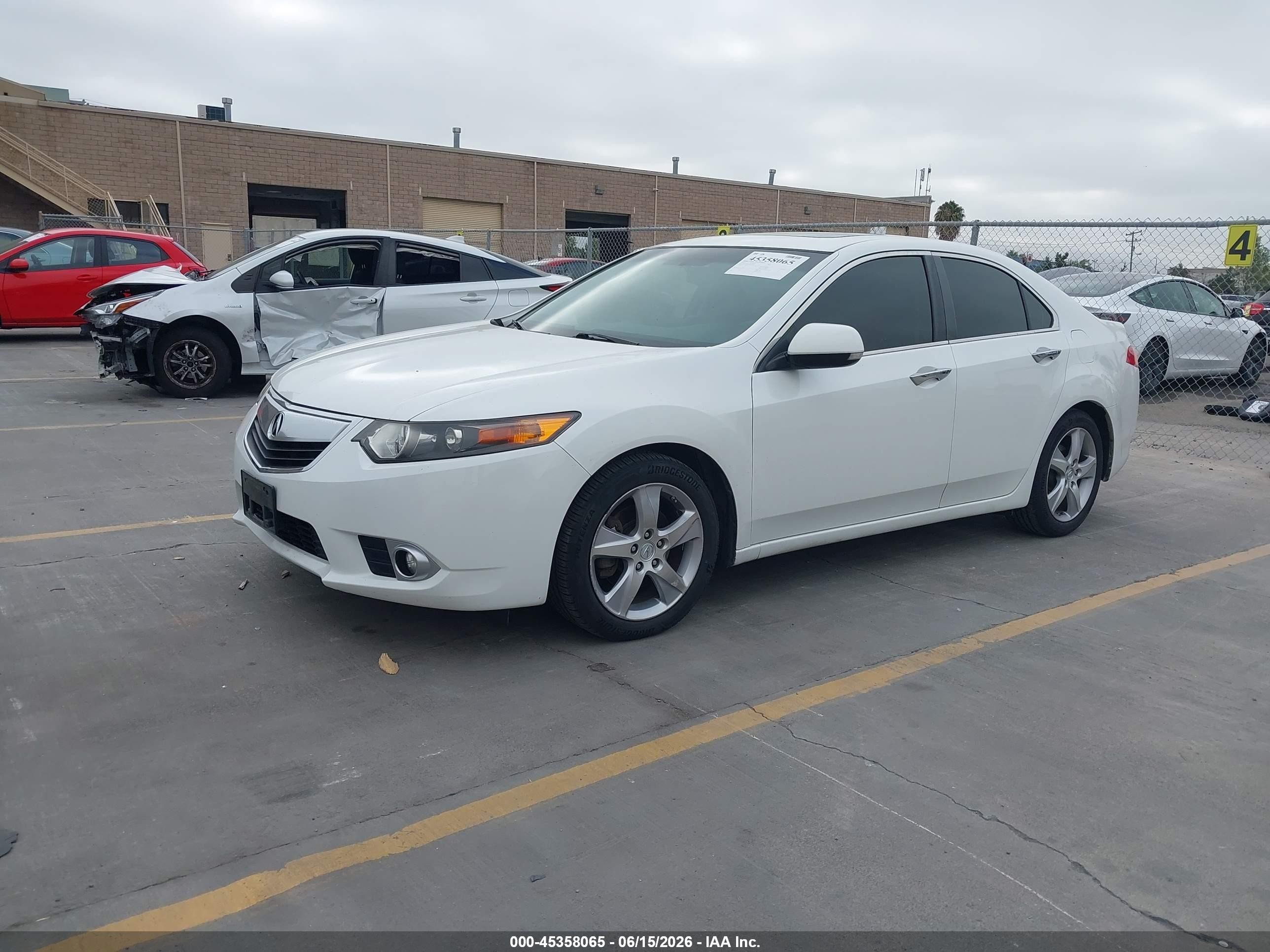 2013 Acura Tsx 2.4 Белый vin: JH4CU2F6XDC001345