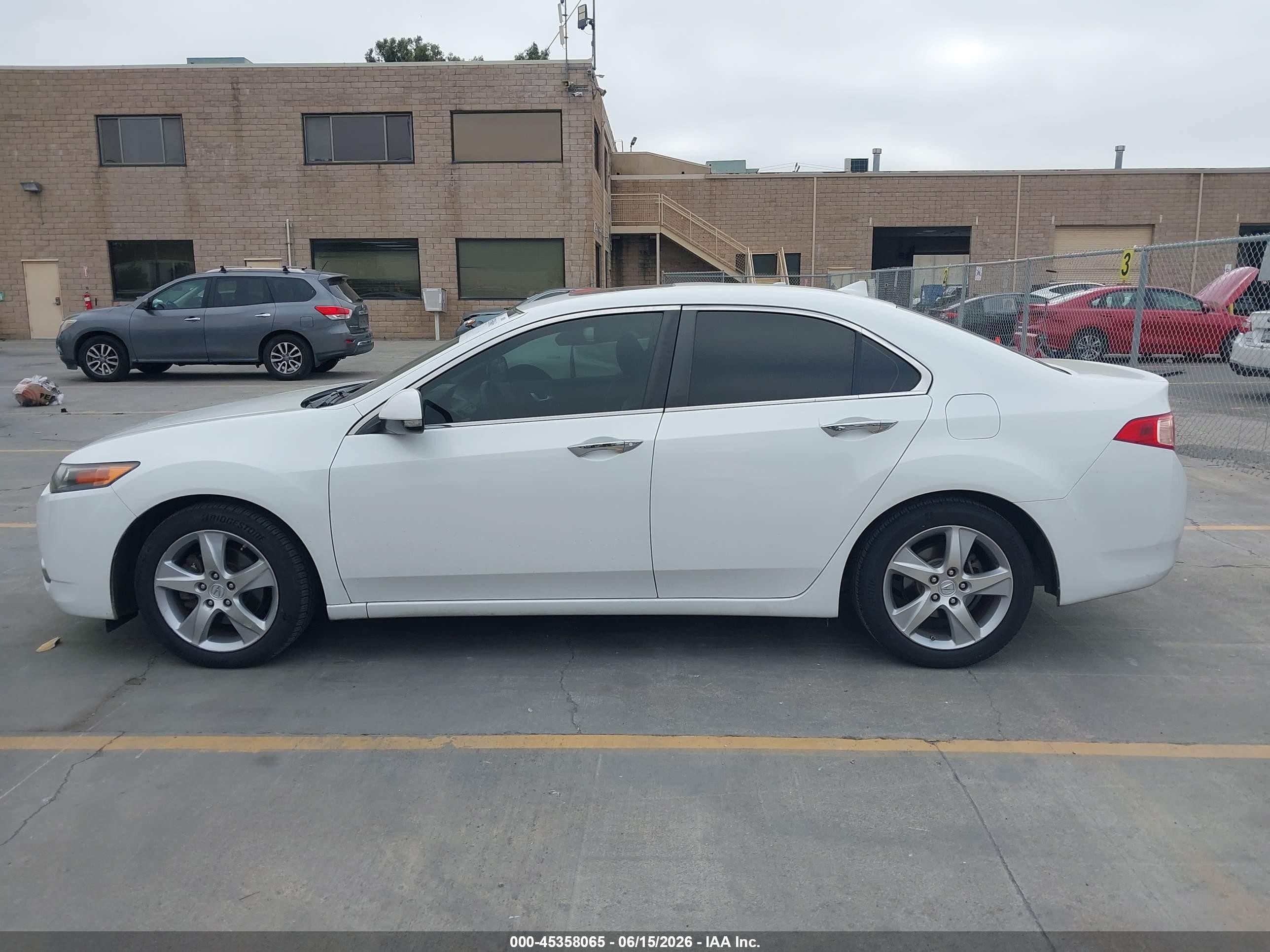 2013 Acura Tsx 2.4 Белый vin: JH4CU2F6XDC001345