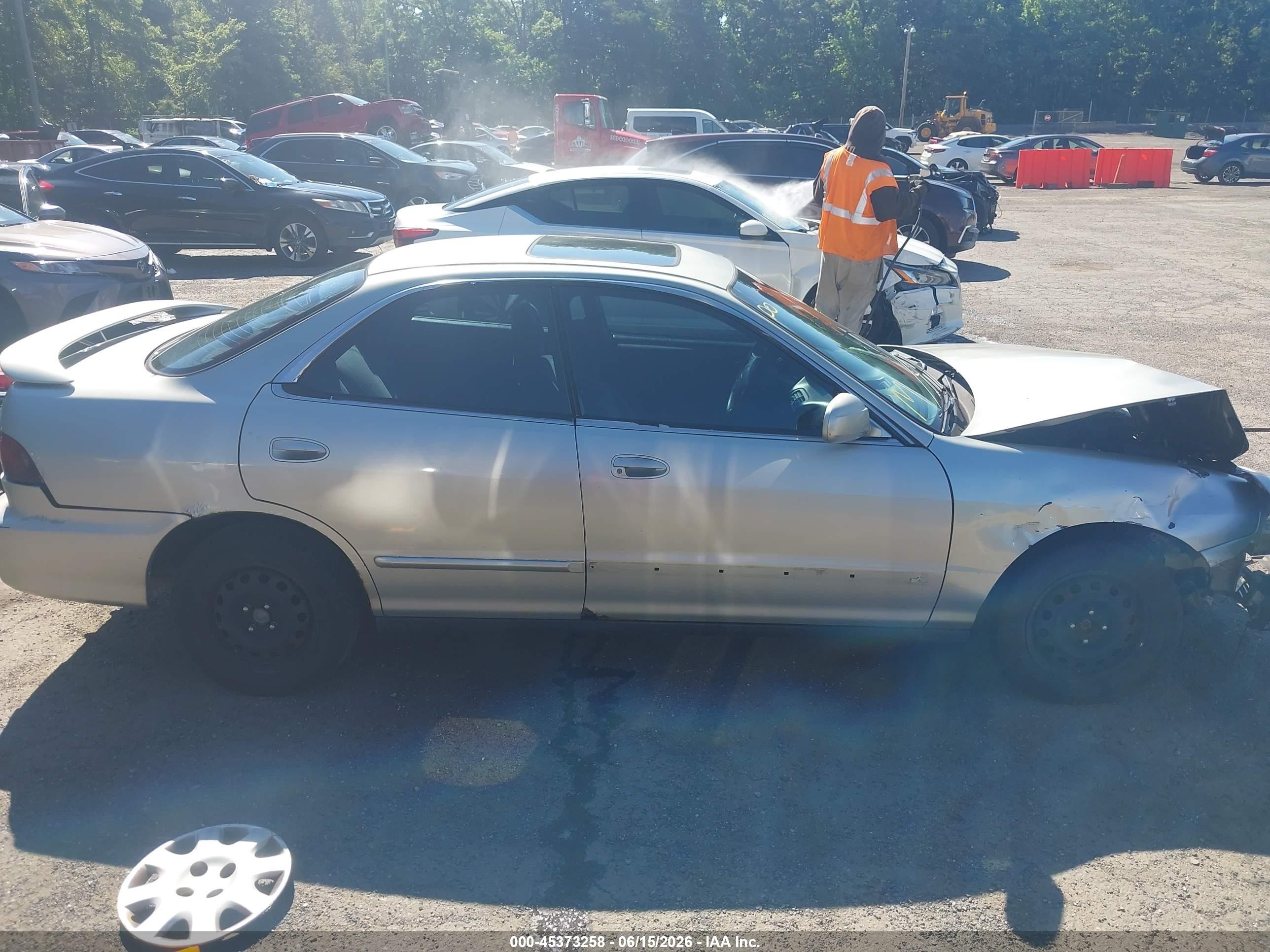 1998 Acura Integra Ls Silver vin: JH4DB7550WS002240