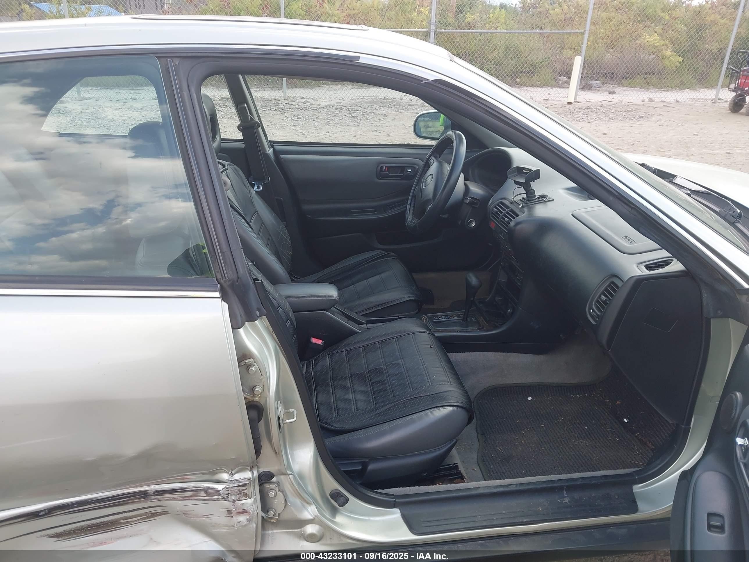 1998 Acura Integra Gs Silver vin: JH4DB7668WS001201