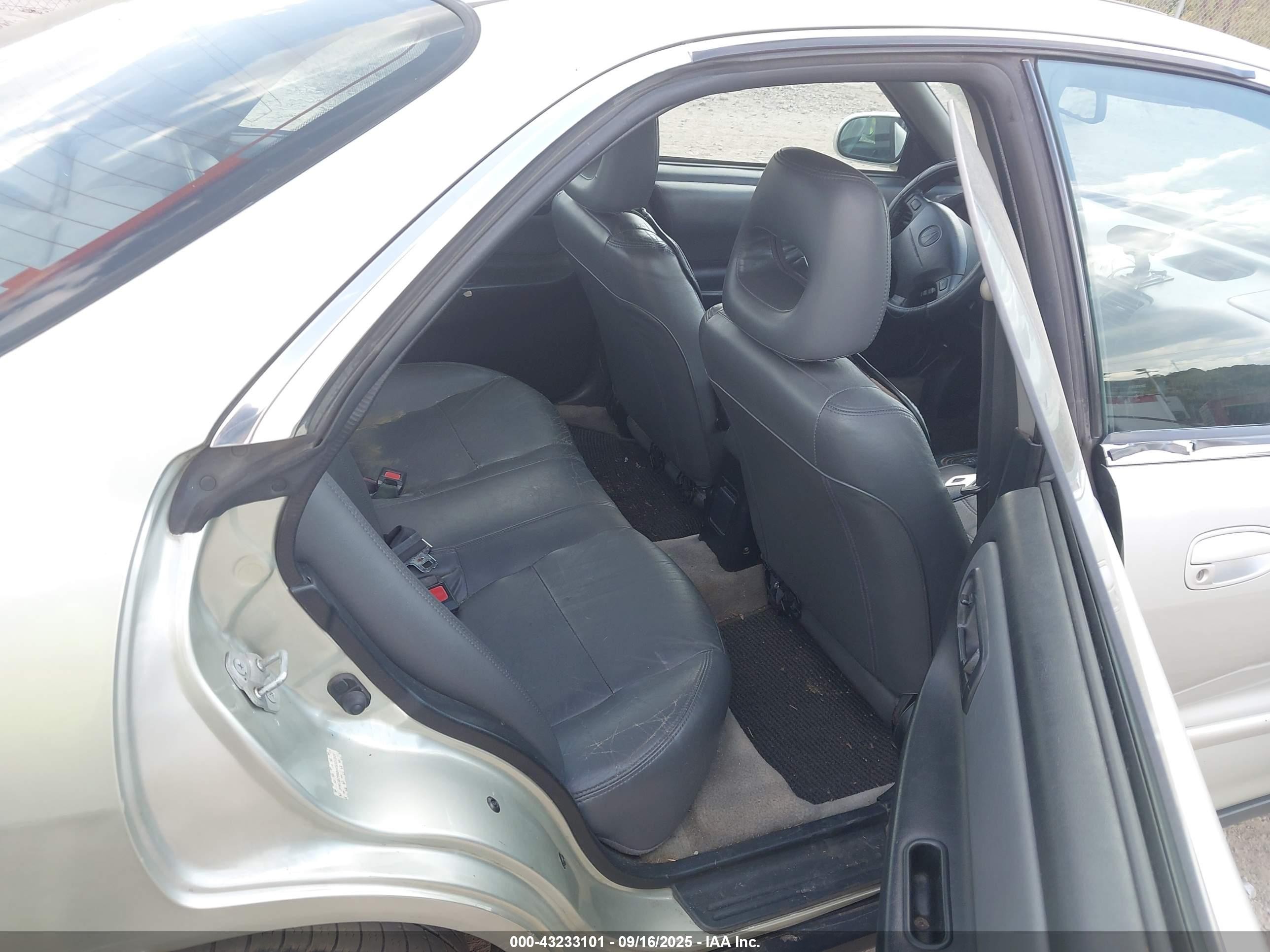 1998 Acura Integra Gs Silver vin: JH4DB7668WS001201