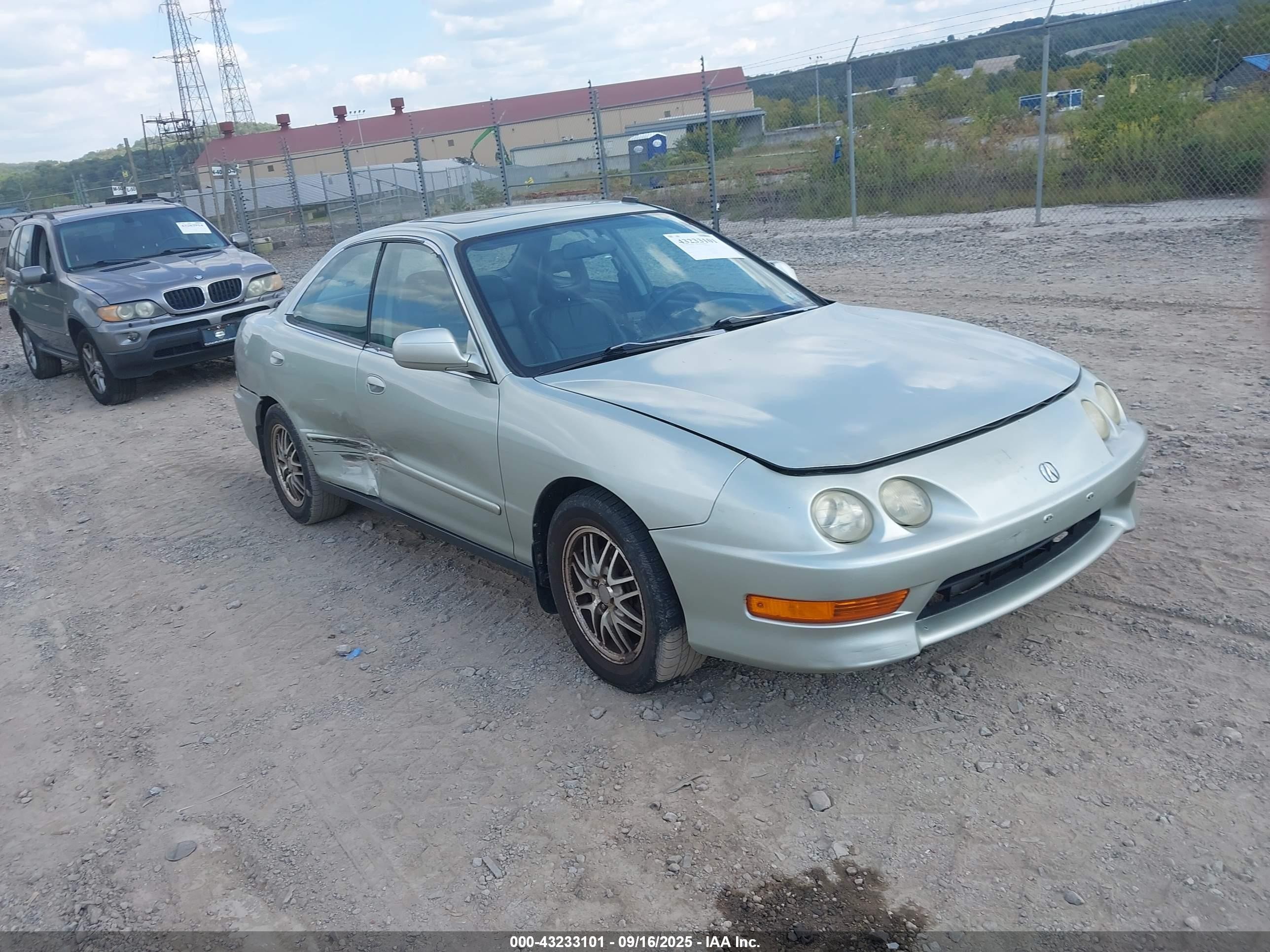1998 Acura Integra Gs Silver vin: JH4DB7668WS001201