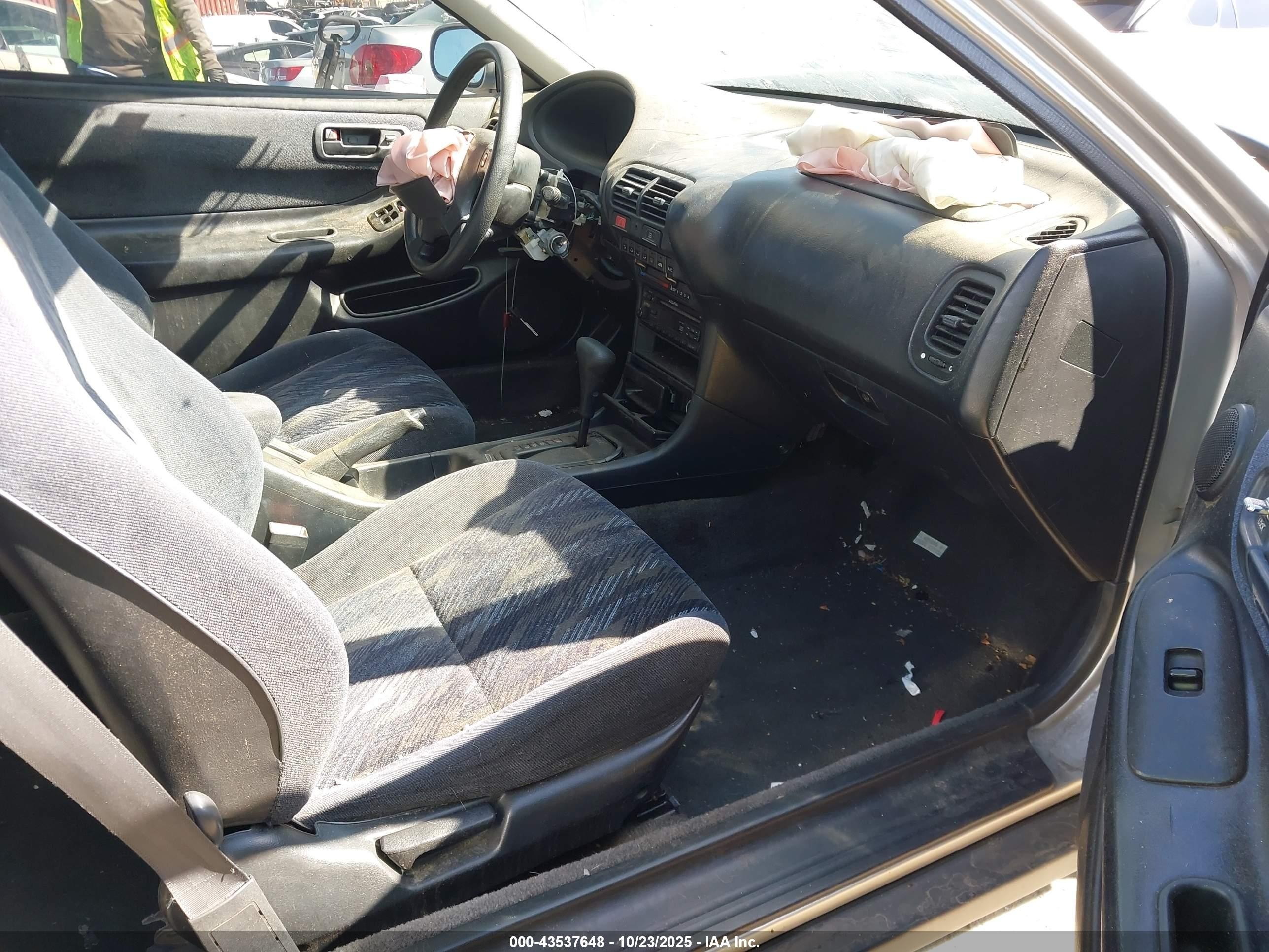 1998 Acura Integra Ls Silver vin: JH4DC4457WS020537