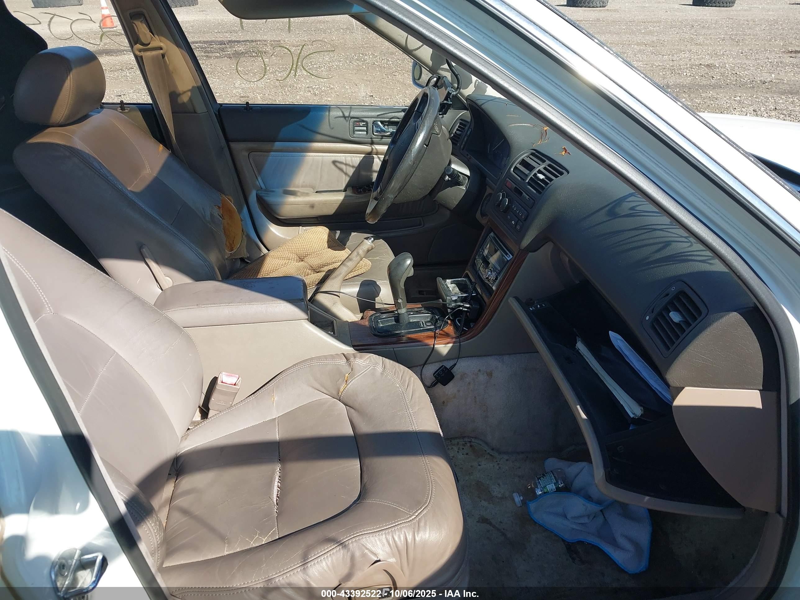 1992 Acura Legend L White vin: JH4KA7664NC006253