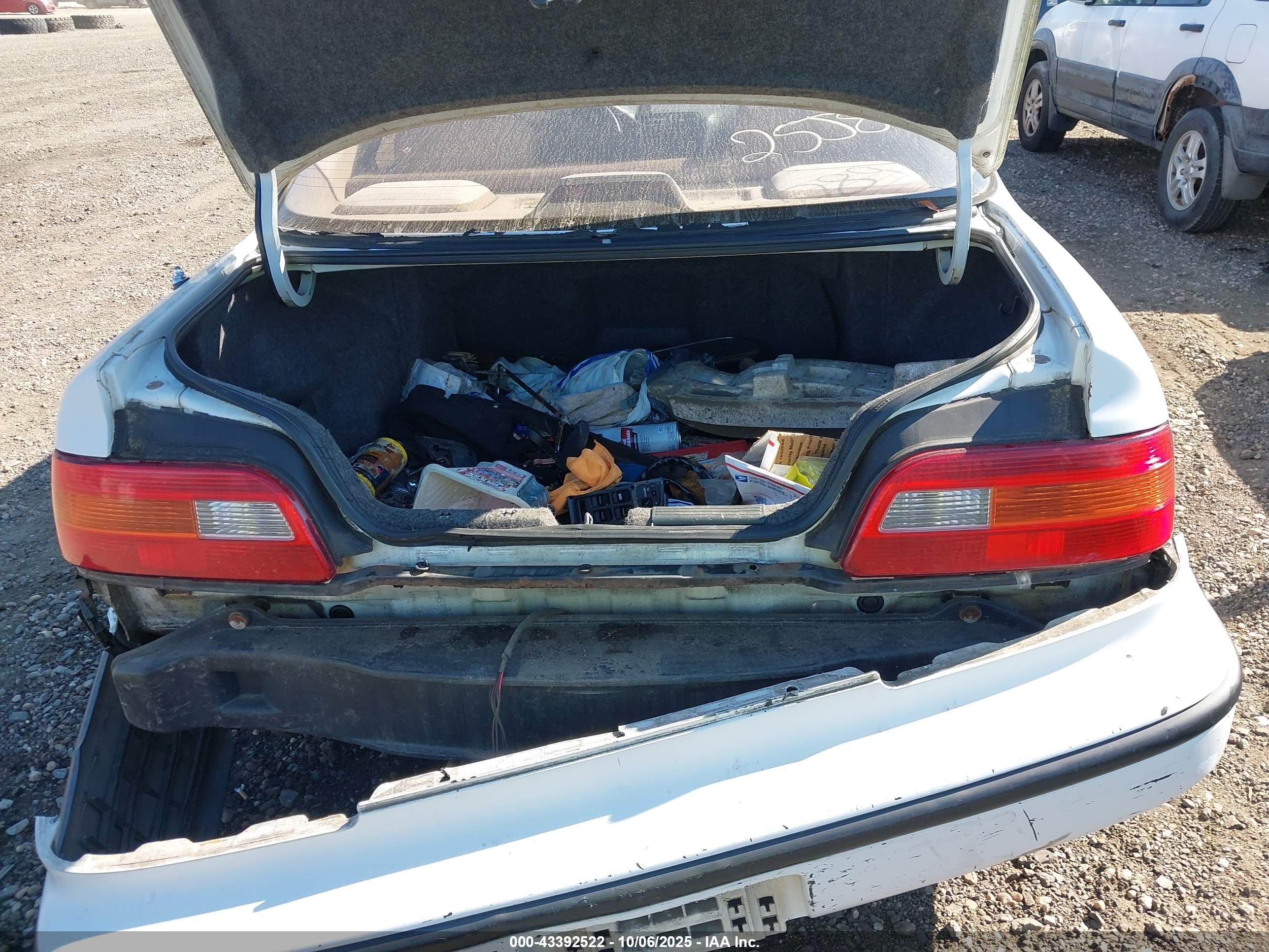 1992 Acura Legend L White vin: JH4KA7664NC006253