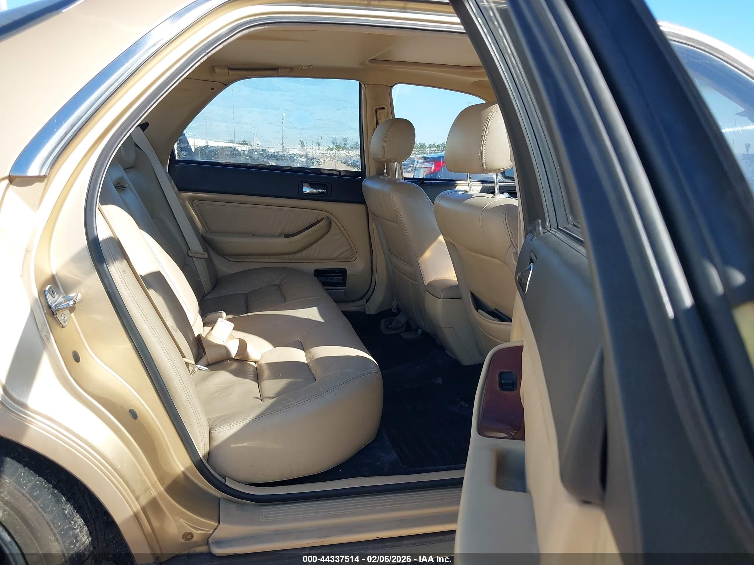 1991 Acura Legend Ls Tan vin: JH4KA7674MC020838