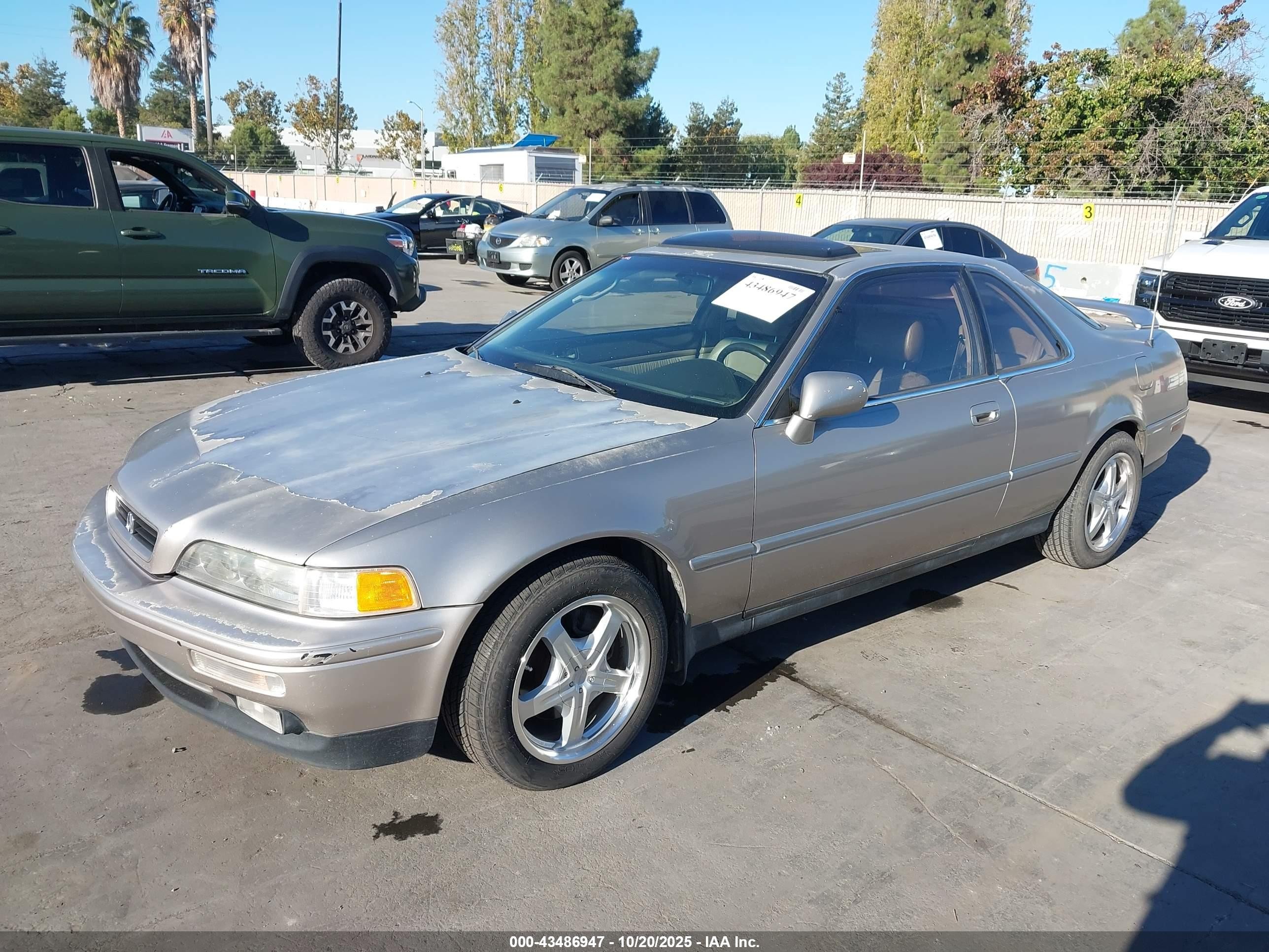 1992 Acura Legend Ls Silver vin: JH4KA8278NC001075