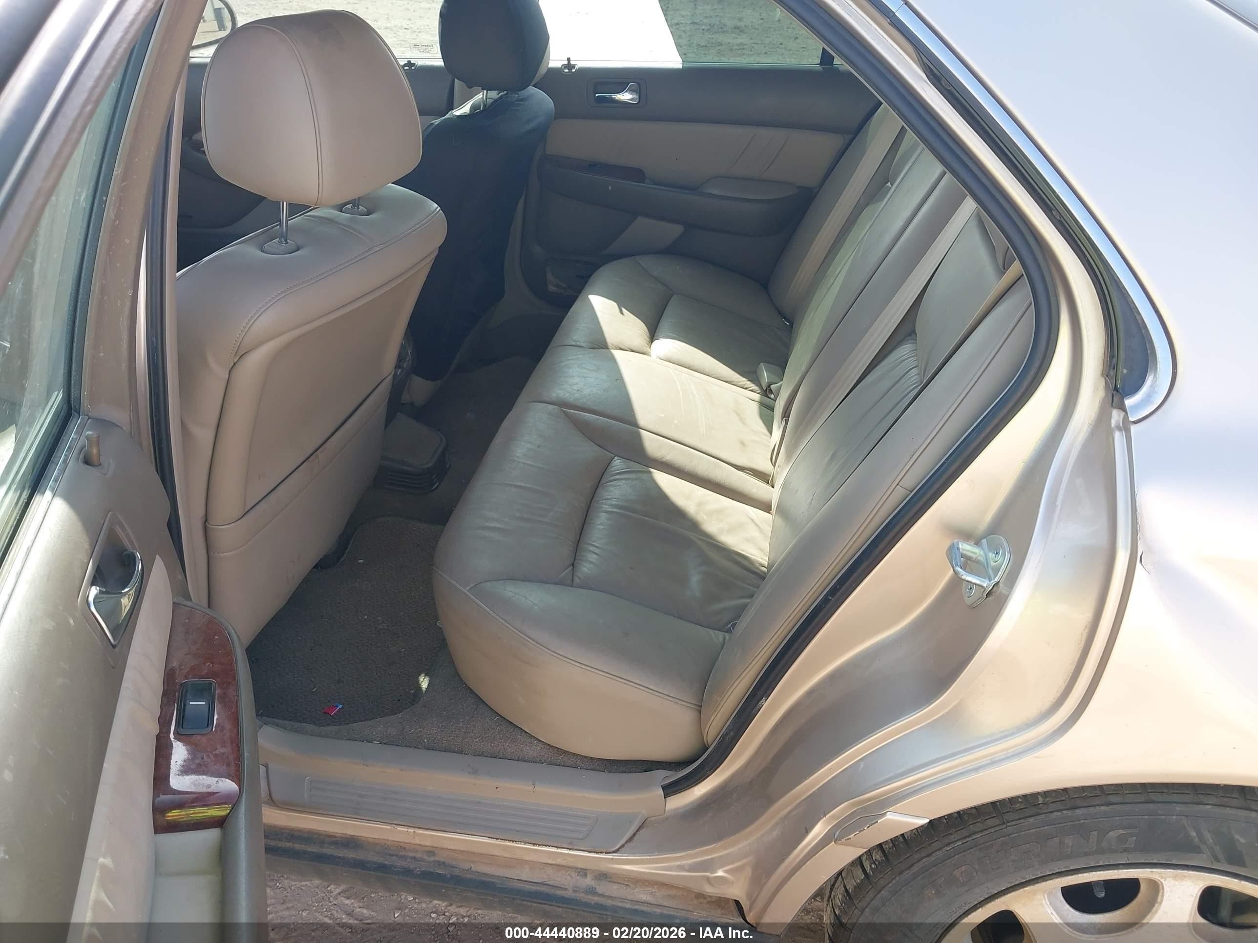 1999 Acura Rl 3.5 Gold vin: JH4KA9657XC008035