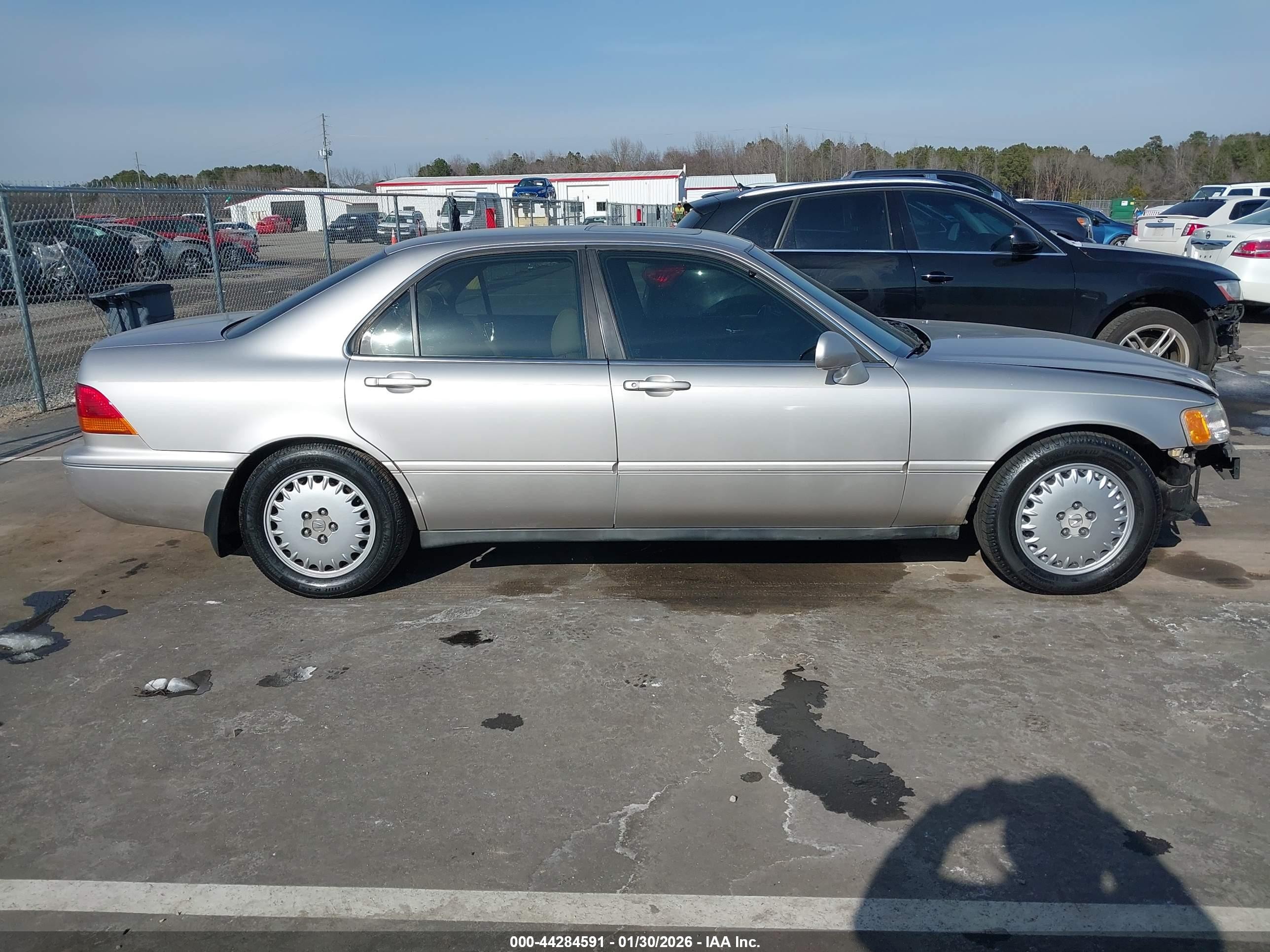 1997 Acura Rl 3.5 Silver vin: JH4KA9665VC013532
