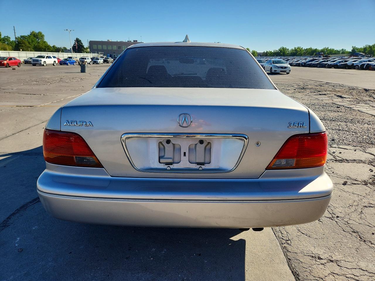 1998 Acura 3.5rl Silver vin: JH4KA9668WC002090