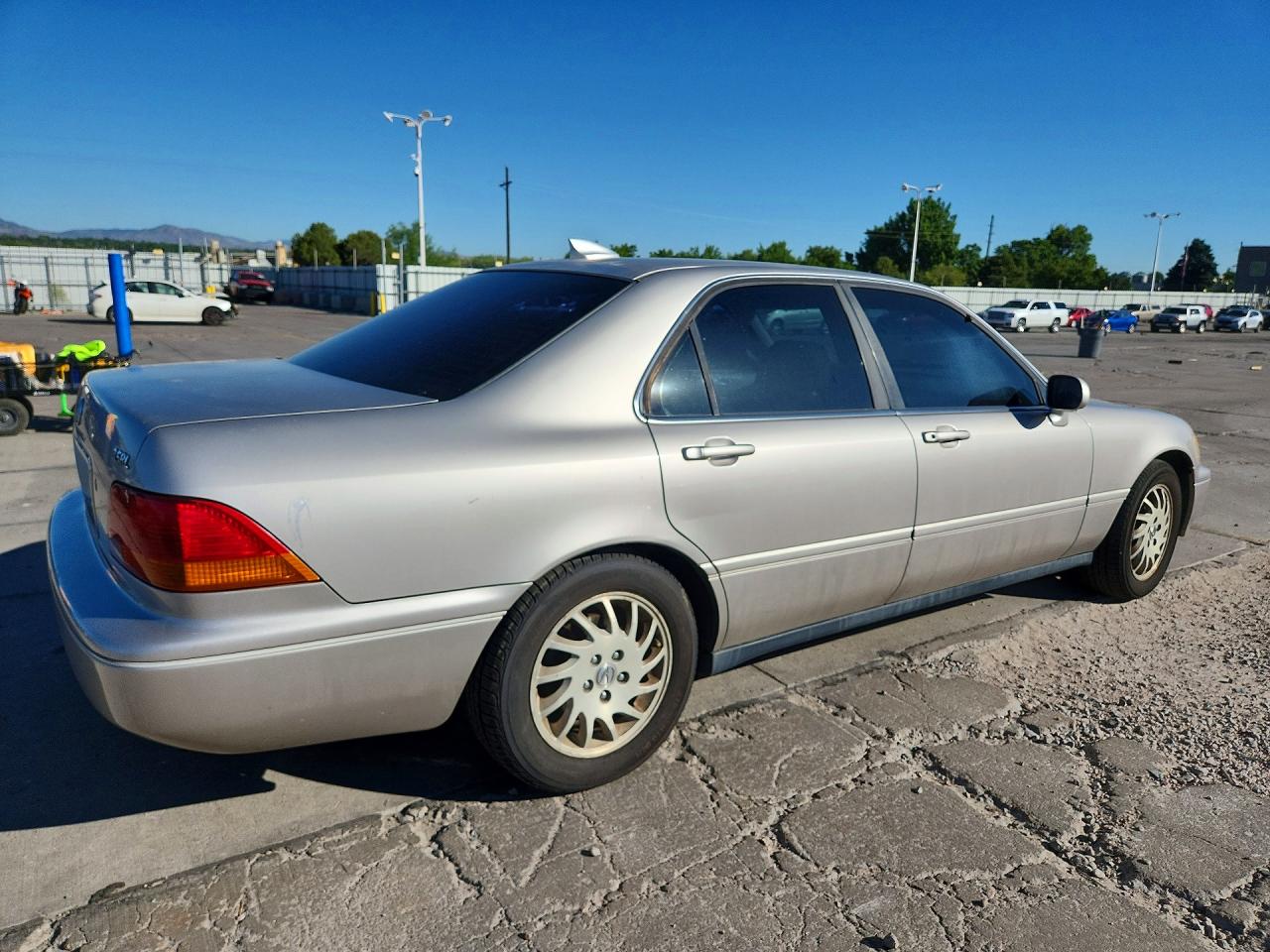 1998 Acura 3.5rl Silver vin: JH4KA9668WC002090
