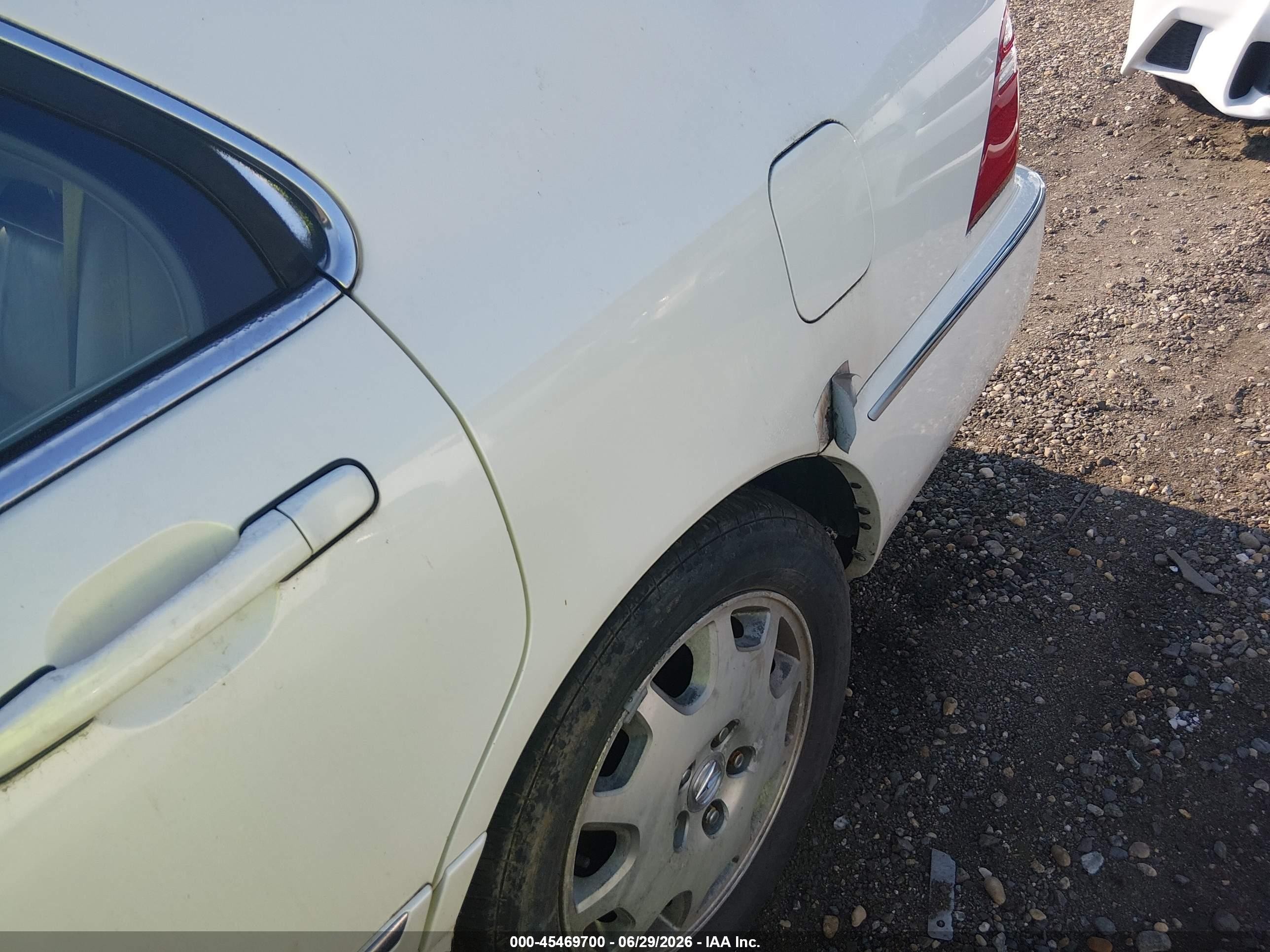 2004 Acura Rl 3.5 White vin: JH4KA96694C002628