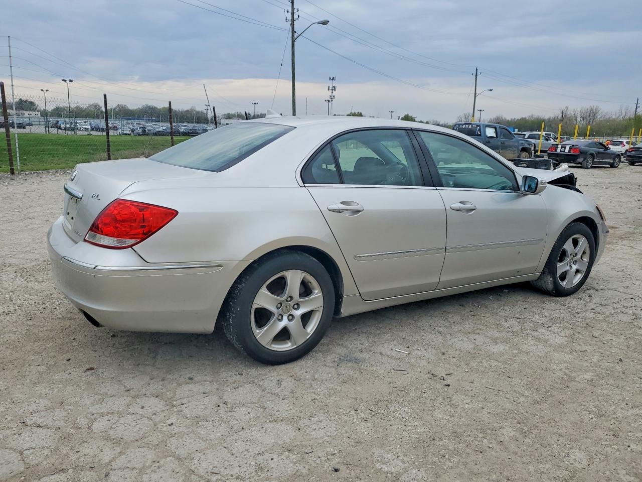 2005 Acura Rl Silver vin: JH4KB16505C009815