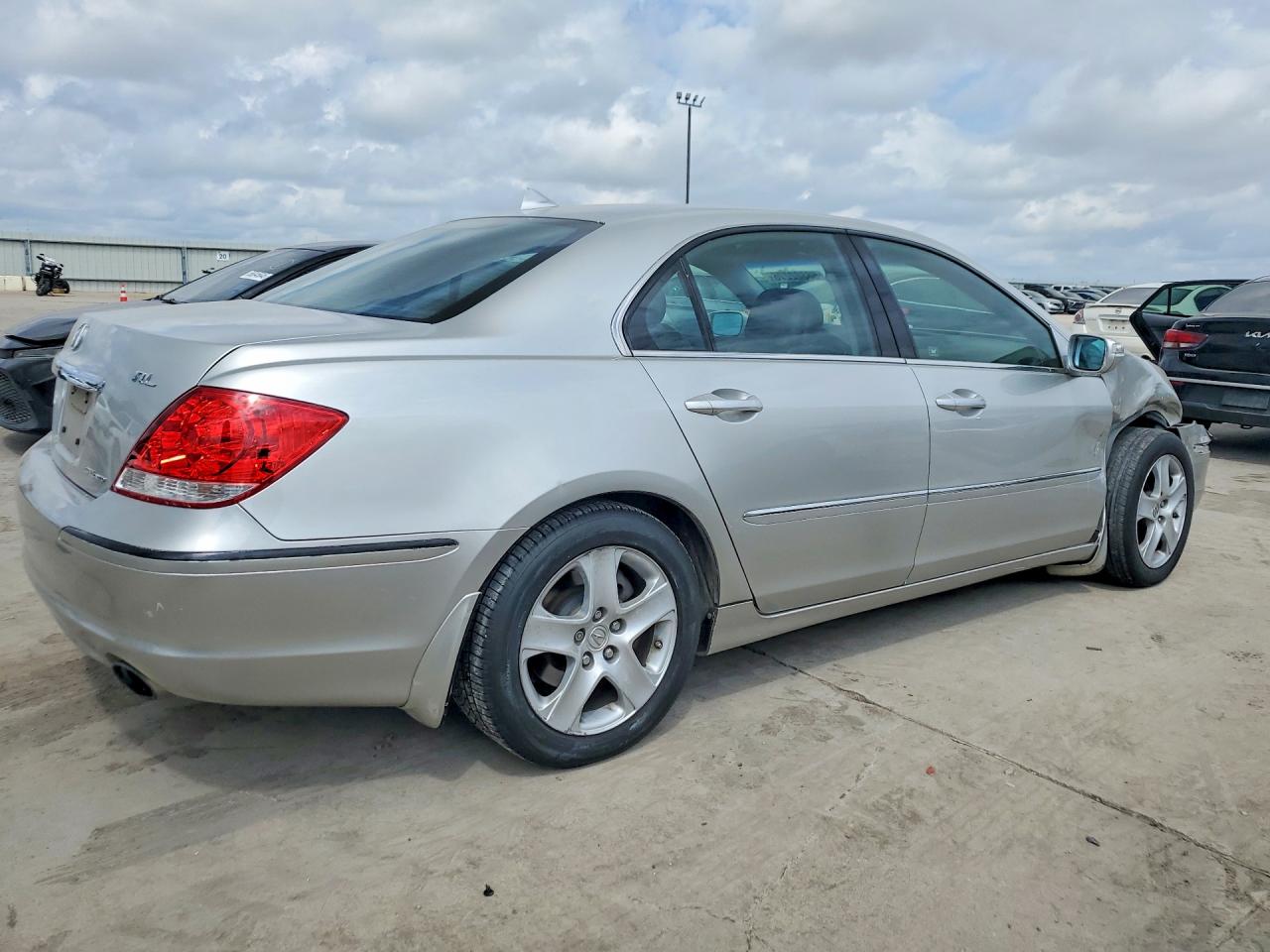 2006 Acura Rl Silver vin: JH4KB16506C007239
