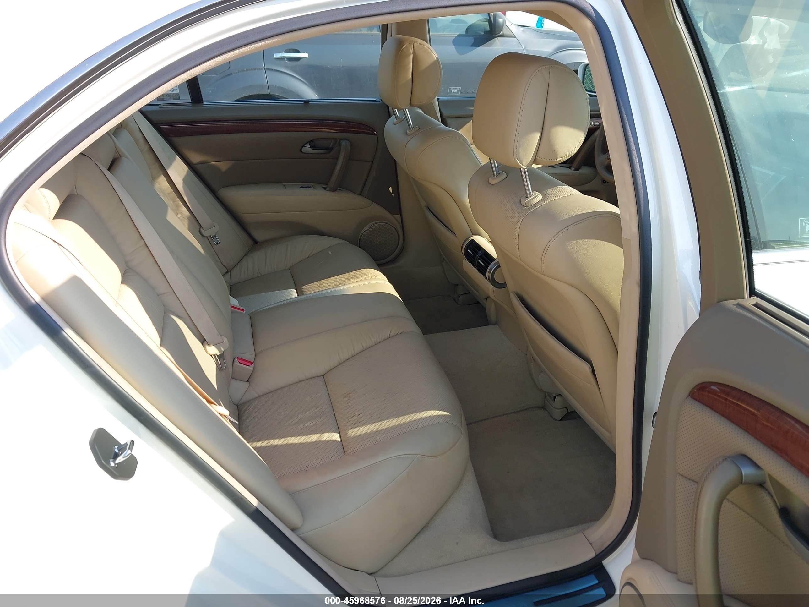 2005 Acura Rl 3.5 White vin: JH4KB16515C010908