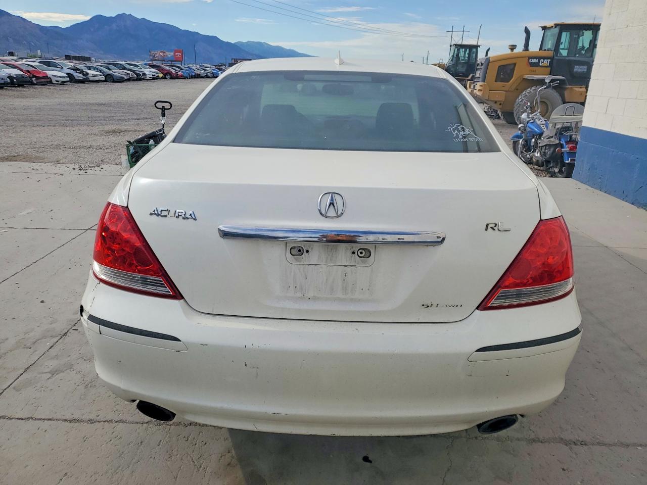 2005 Acura Rl White vin: JH4KB16515C015686
