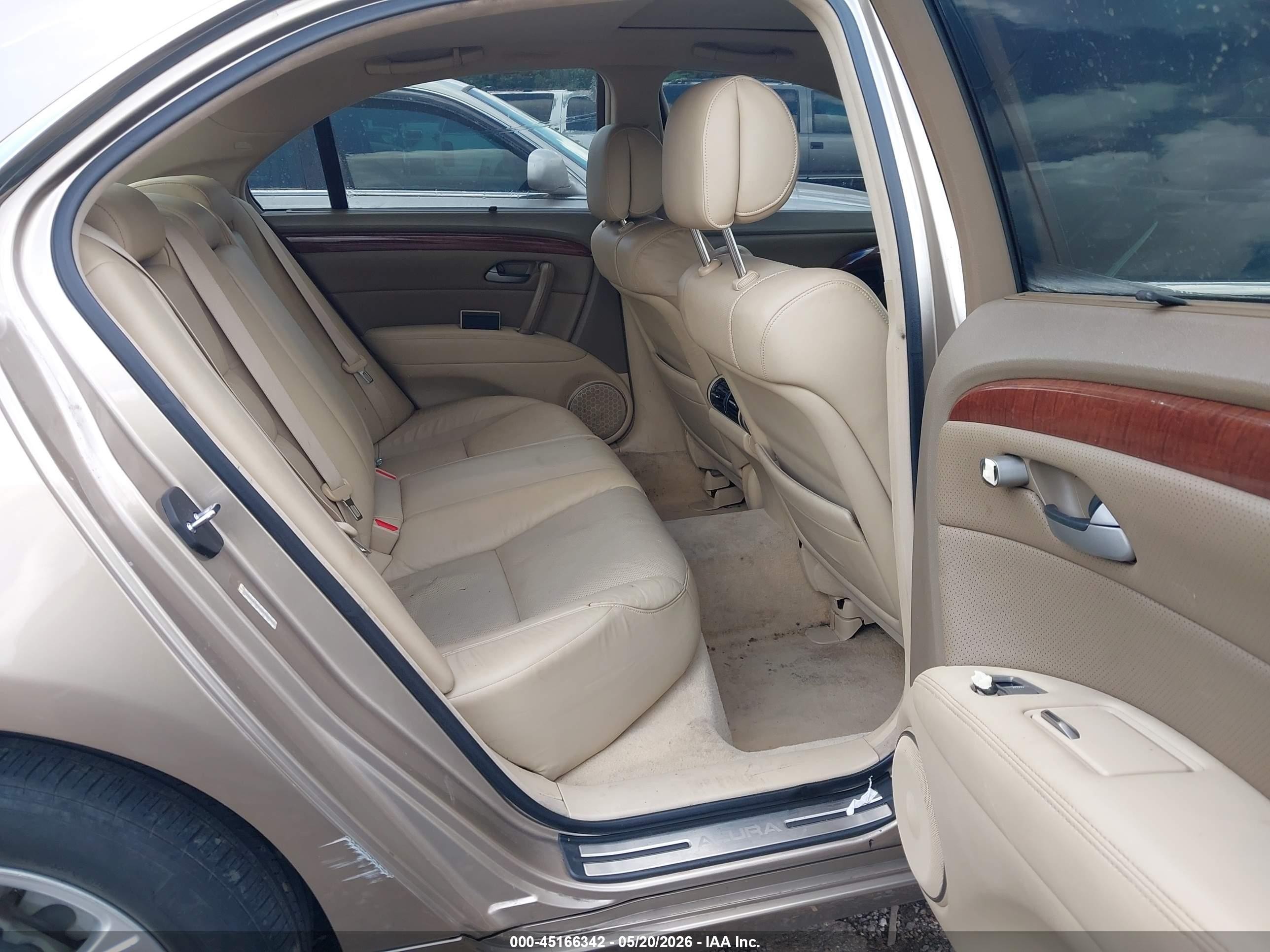 2005 Acura Rl 3.5 Gold vin: JH4KB16535C002941
