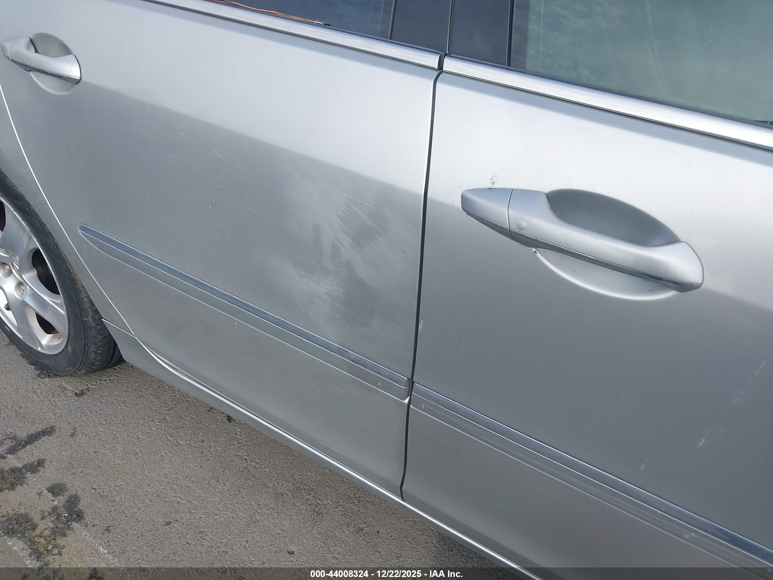 2006 Acura Rl 3.5 Silver vin: JH4KB16566C004992