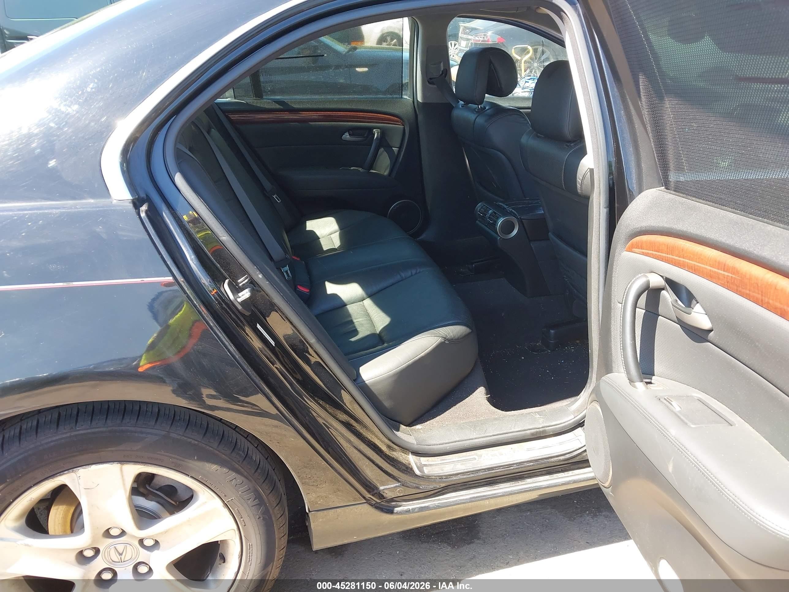 2005 Acura Rl 3.5 Black vin: JH4KB16575C006894