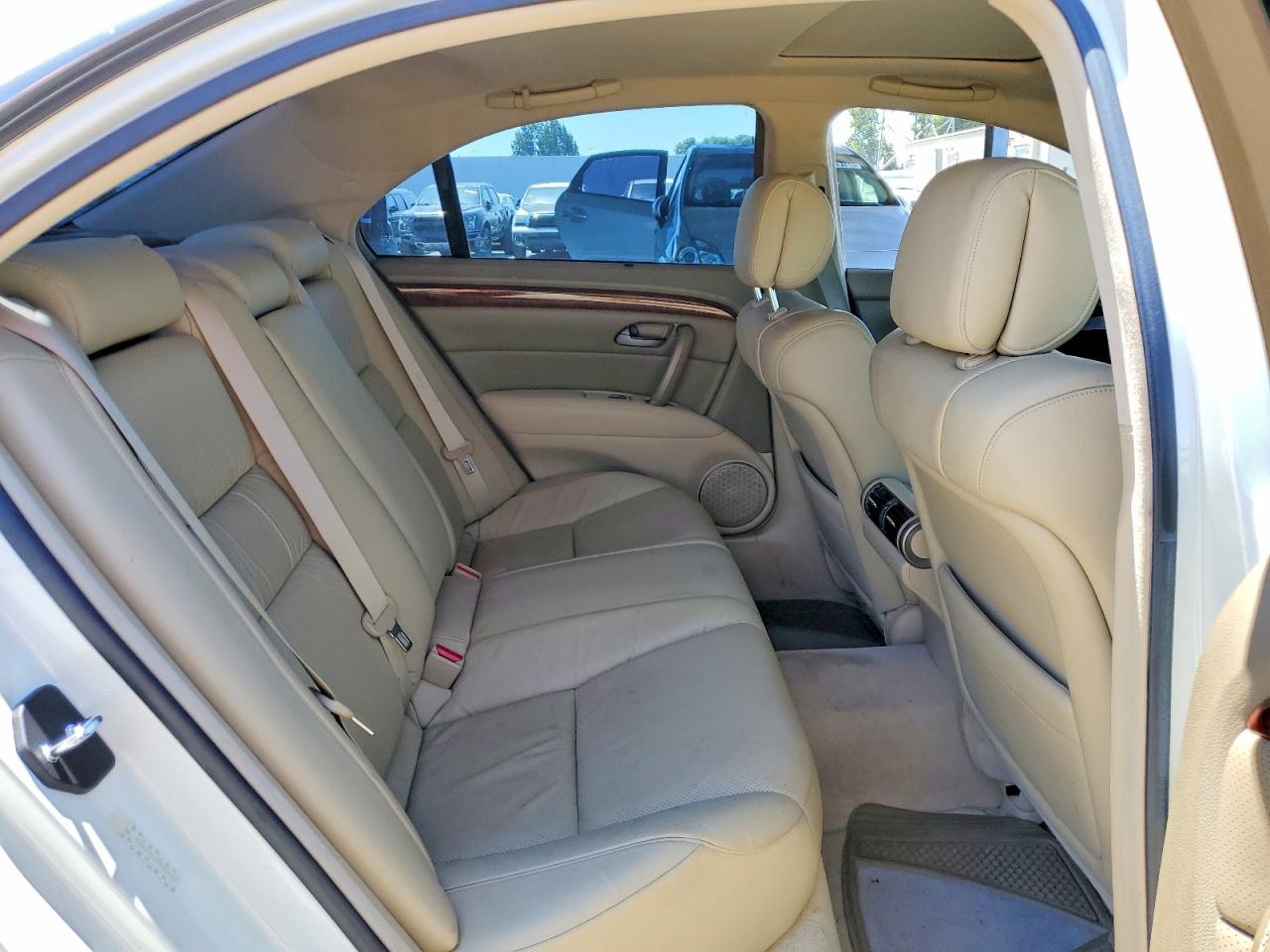 2005 Acura Rl White vin: JH4KB165X5C003665